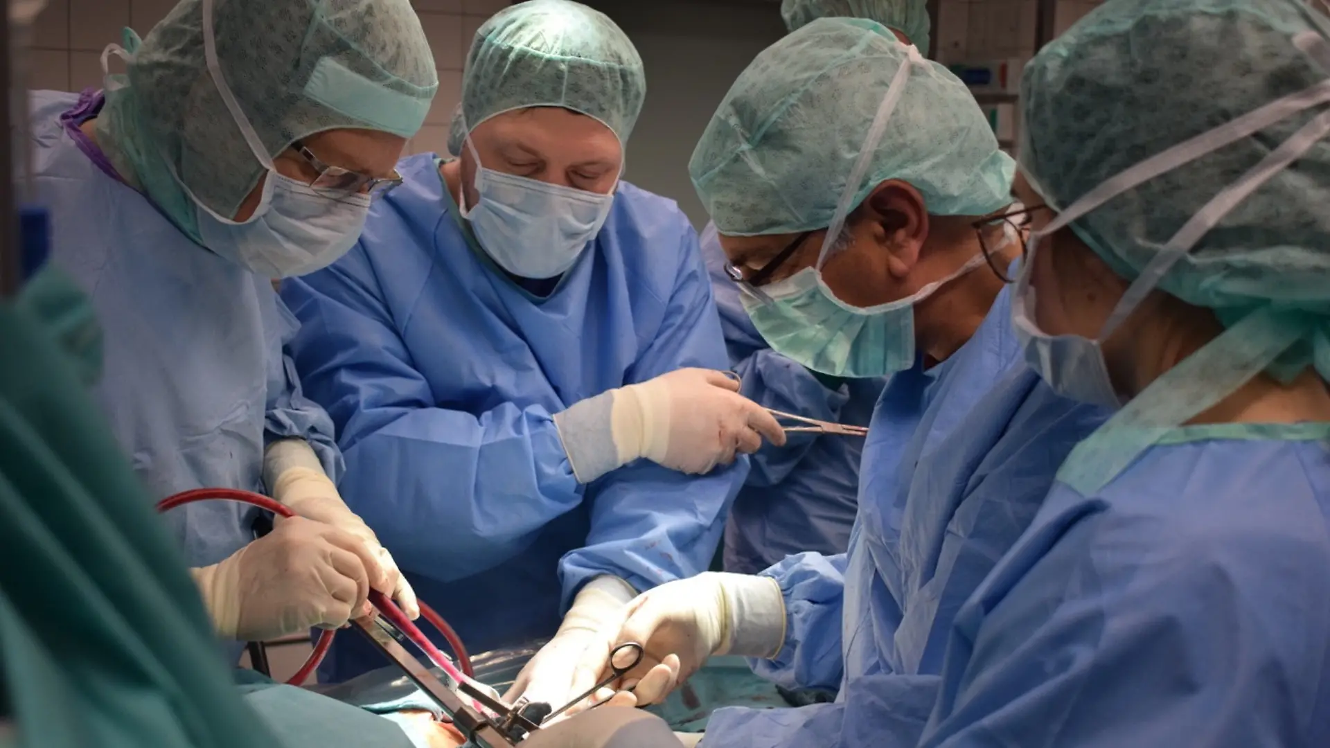 Mehrere Stunden dauert der Eingriff am Klinikum Bremen-Mitte (Symbolfoto).