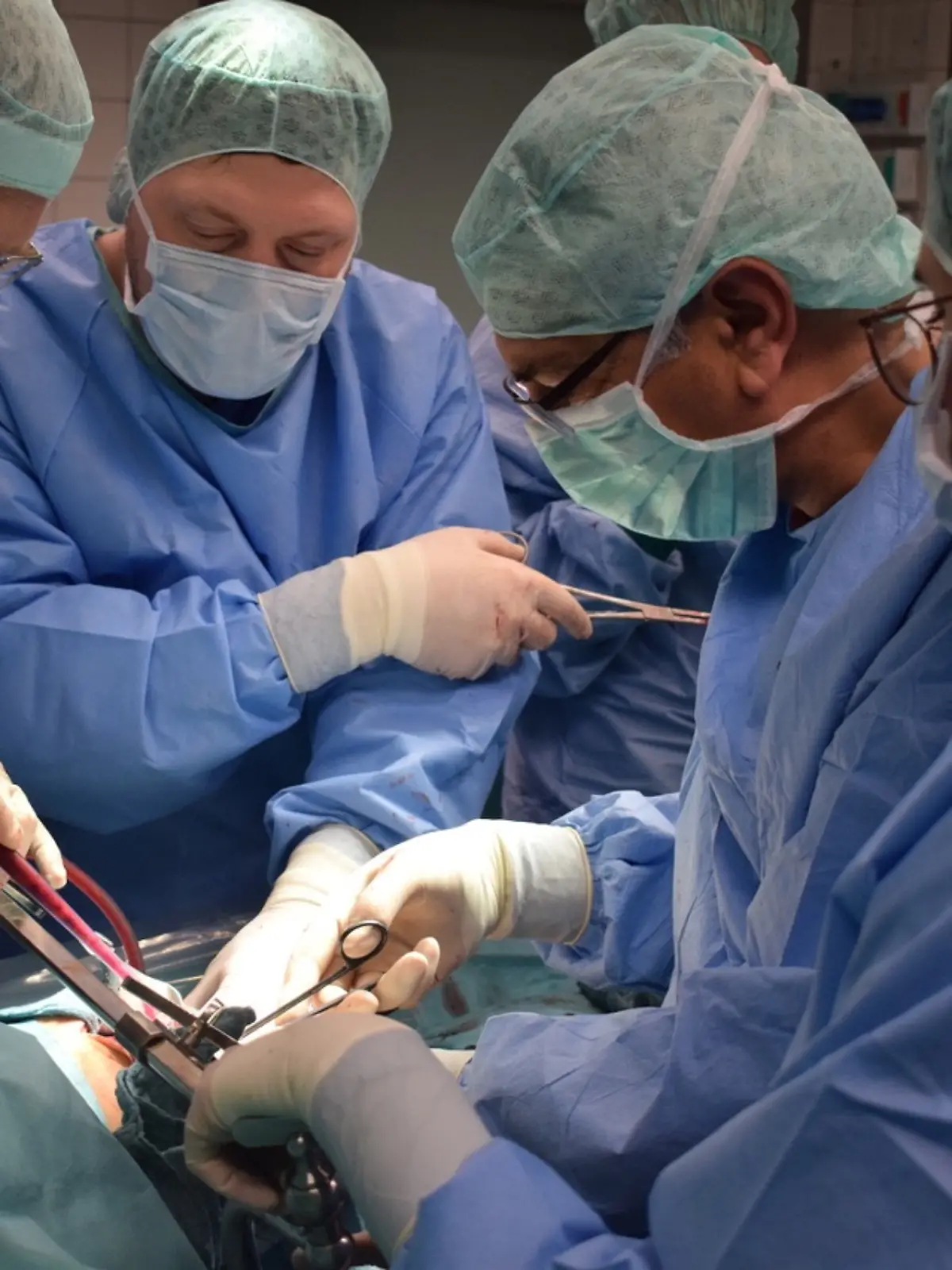 Mehrere Stunden dauert der Eingriff am Klinikum Bremen-Mitte (Symbolfoto).