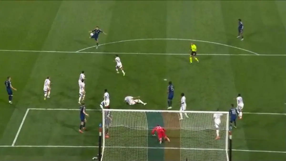Kurioses Flipper-Tor - Lyon verpasst Heimsieg über ManU Europa League bei RTL!