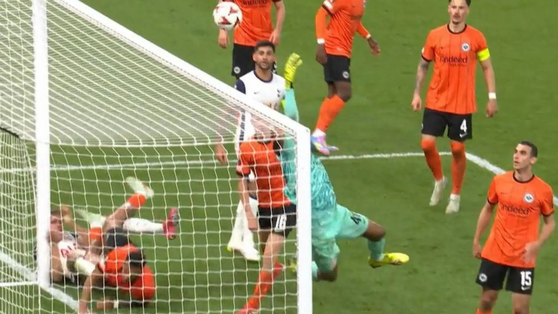 Trapp-Ersatz und die Latte verhindern Eintracht-Pleite Spurs mit Chancenwucher