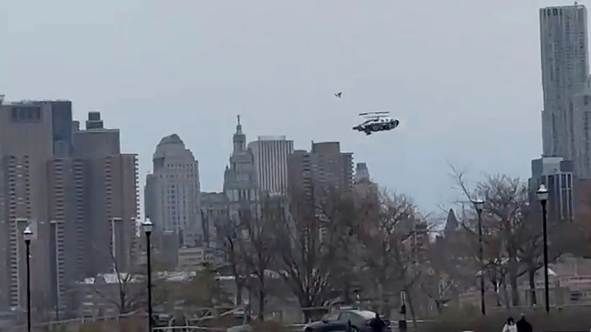 epi_226524803_DPA AP_hqzter2nef-v2-ax-ms6144.jpg_APTOPIX NYC Helicopt.jpg