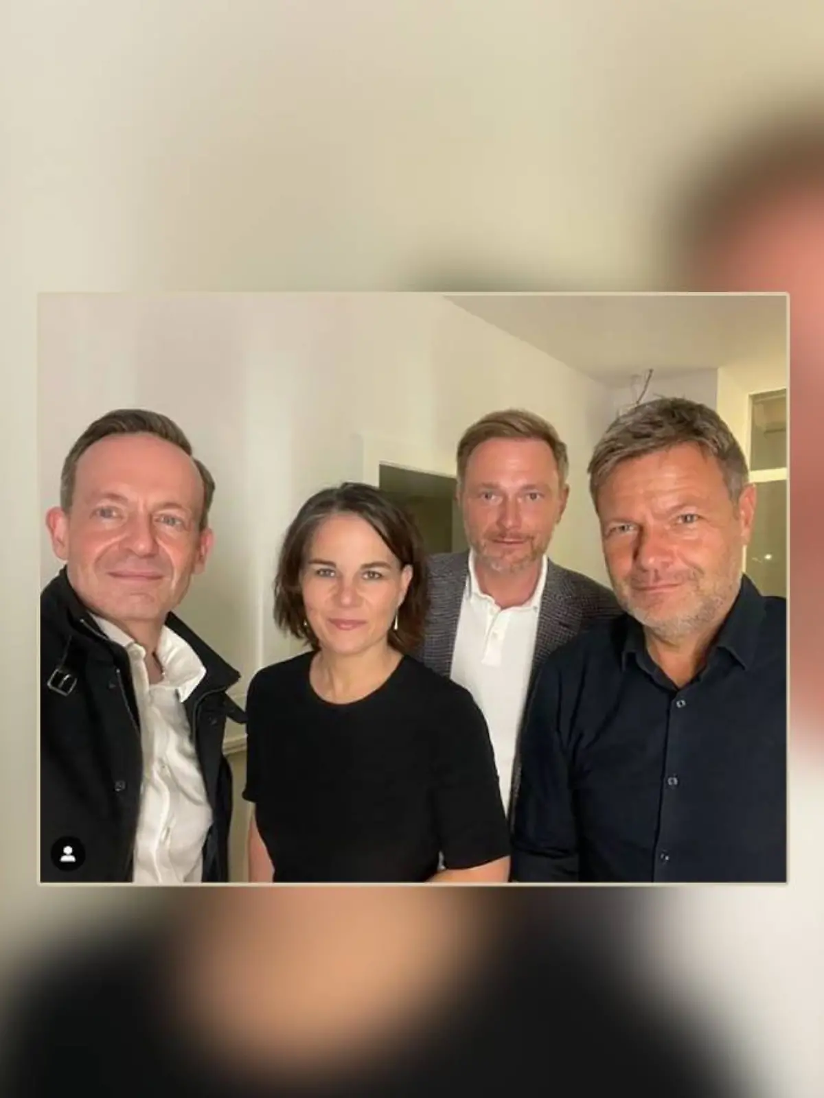 Bild zu: "Selfie vom Ampel-Start – das Geheimnis hinter dem ikonischen Schnappschuss"