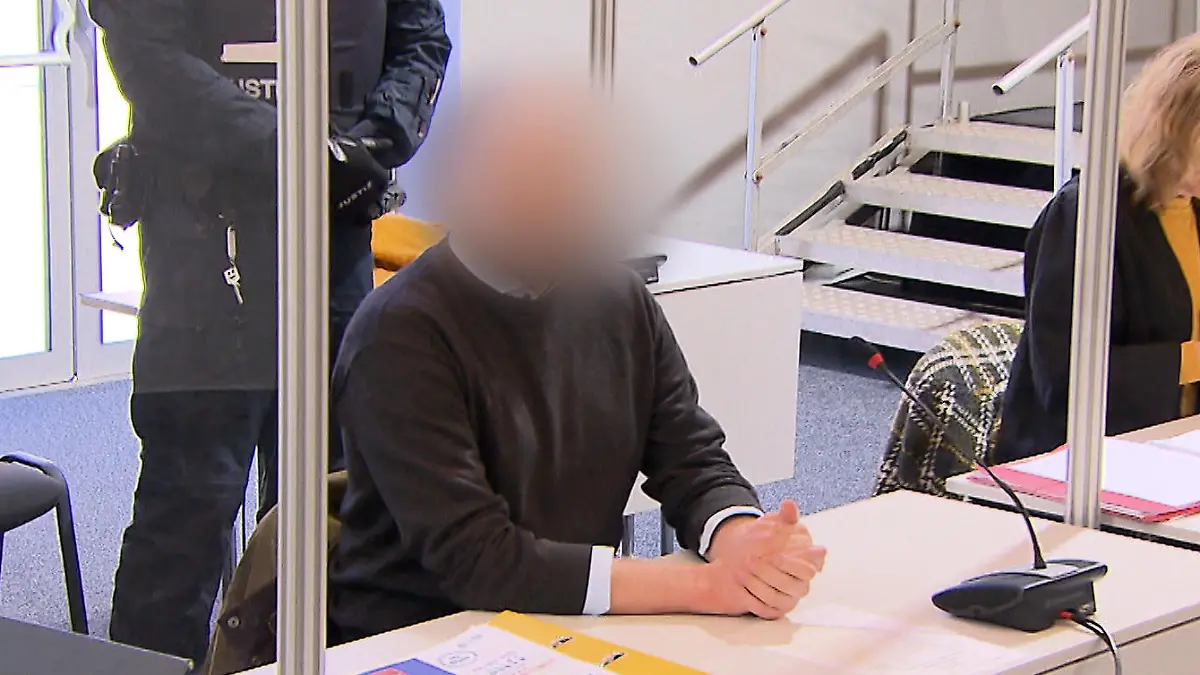 Der Angeklagte Zahnarzt Hartmut F. aus Westensee am voraussichtlich letzten Prozesstag vor dem Urteil.