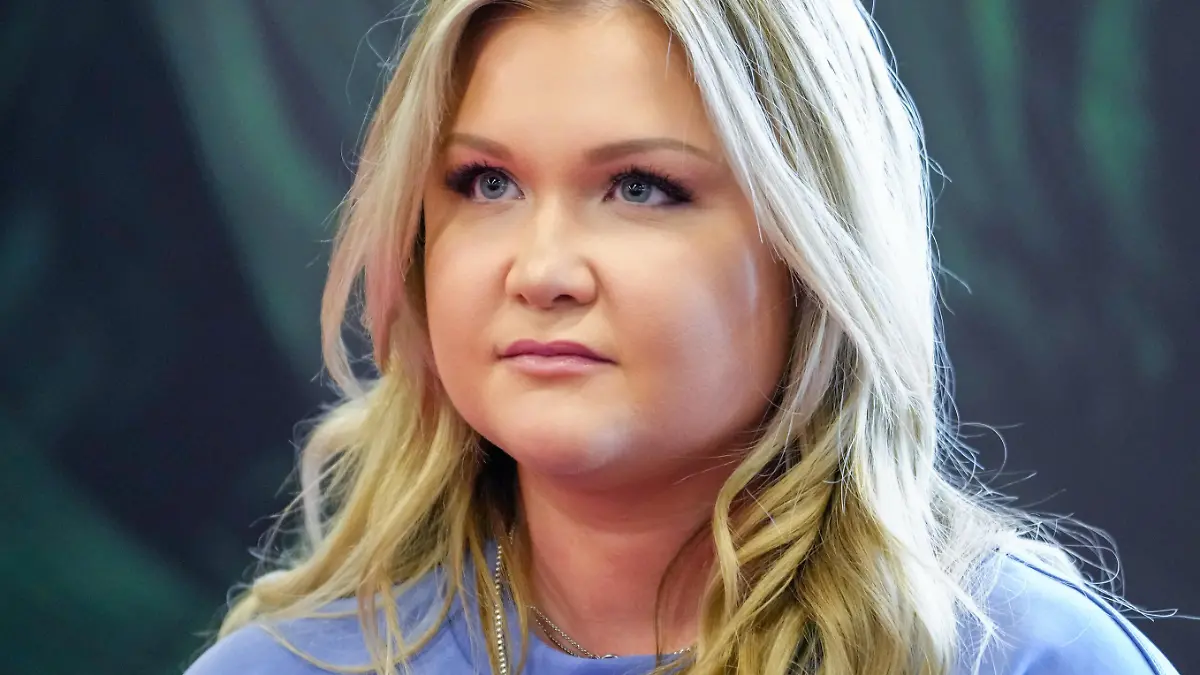 Sophia Thiel, die deutsche Fitness-Bloggerin und Autorin im Portrait bei der Fitness und Gesundheitsmesse FIBO auf dem Koelner Messegelaende, 16.04.2023, Koeln