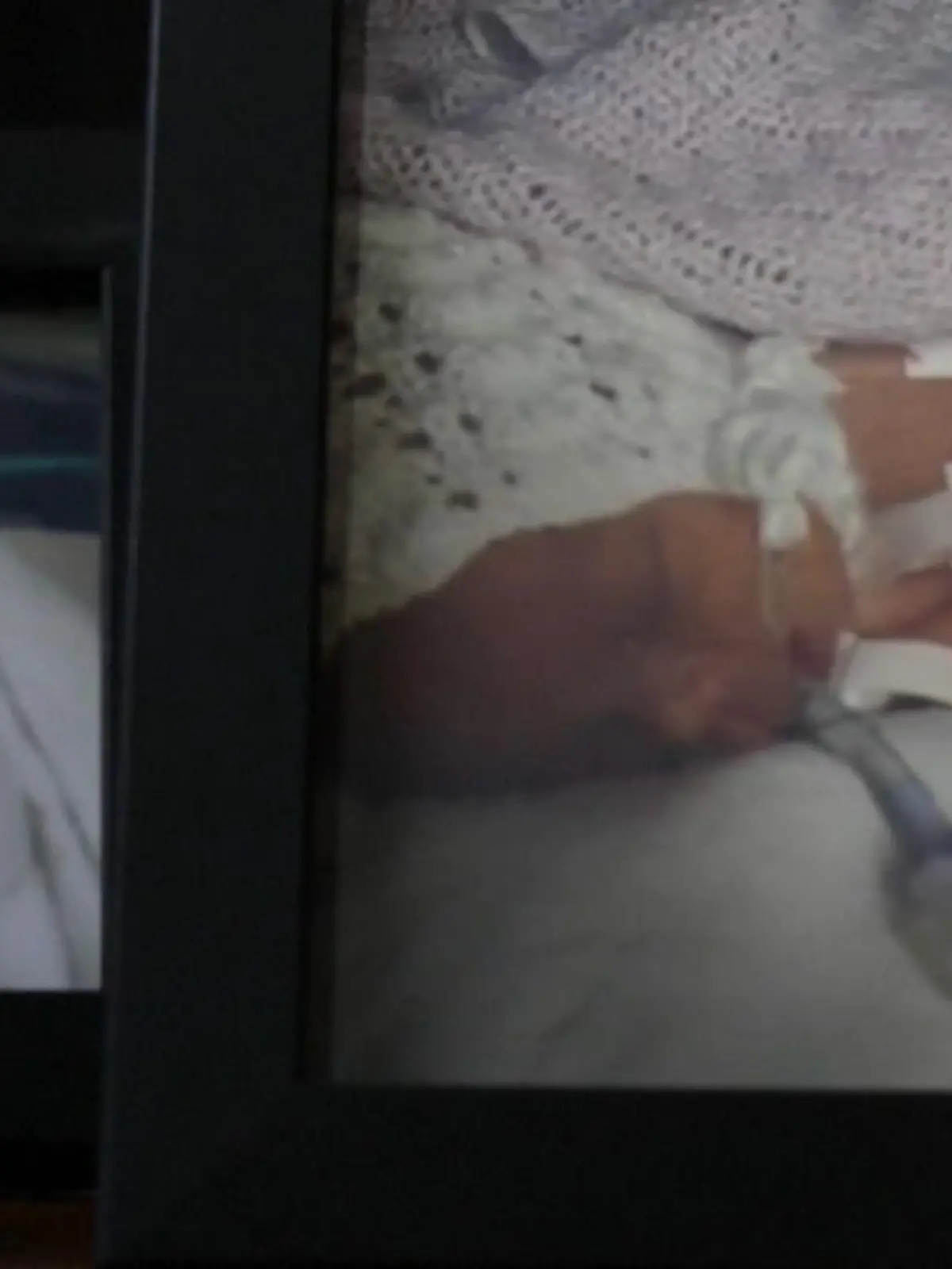 Im Krankenhaus in Shrewsbury sind hunderte Babys kurz nach der Geburt gestorben. Ein Untersuchungsbericht deckt den ganzen Skandal auf und macht der Klinik schwere Vorwürfe.