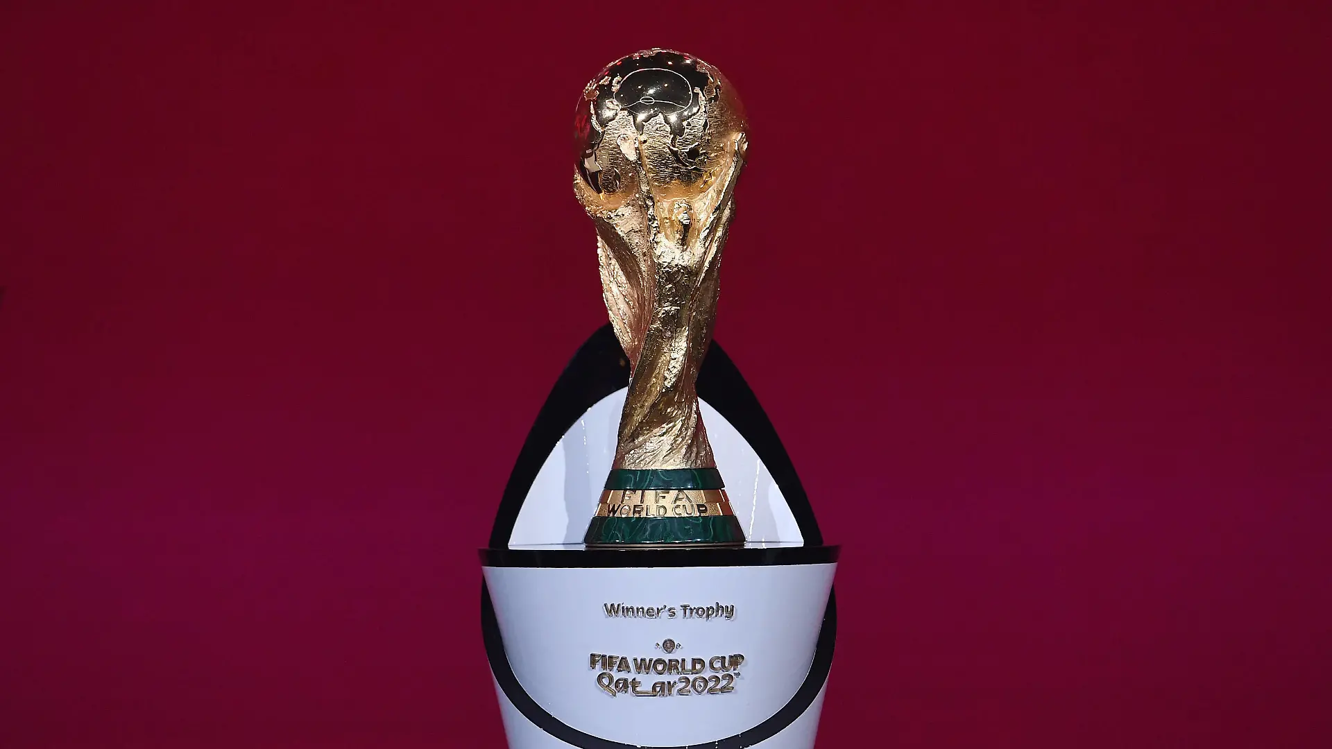 Fussball International 07.12.2020 UEFA-Vorrundenauslosung fuer die FIFA Fussball-Weltmeisterschaft Katar 2022 im Hallenstadion in Zuerich, WM Pokal *** Football International 07 12 2020 UEFA Preliminary Draw for the FIFA World Cup Qatar 2022 at the Hallenstadion in Zurich, World Cup