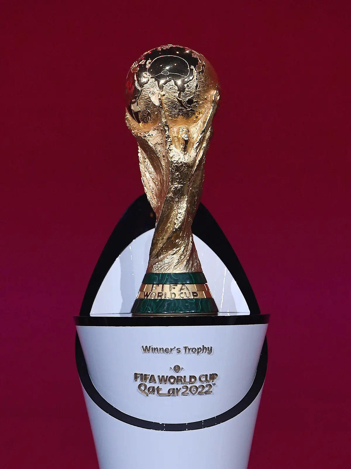  Fussball International 07.12.2020 UEFA-Vorrundenauslosung fuer die FIFA Fussball-Weltmeisterschaft Katar 2022 im Hallenstadion in Zuerich, WM Pokal *** Football International 07 12 2020 UEFA Preliminary Draw for the FIFA World Cup Qatar 2022 at the Hallenstadion in Zurich, World Cup