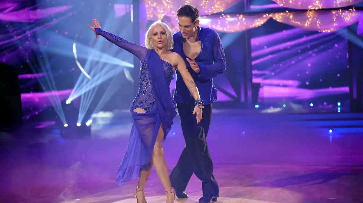 Michelle und Christian Polanc tanzen Rumba.

Die Verwendung des sendungsbezogenen Materials ist nur mit dem Hinweis und Verlinkung auf RTL+ gestattet.