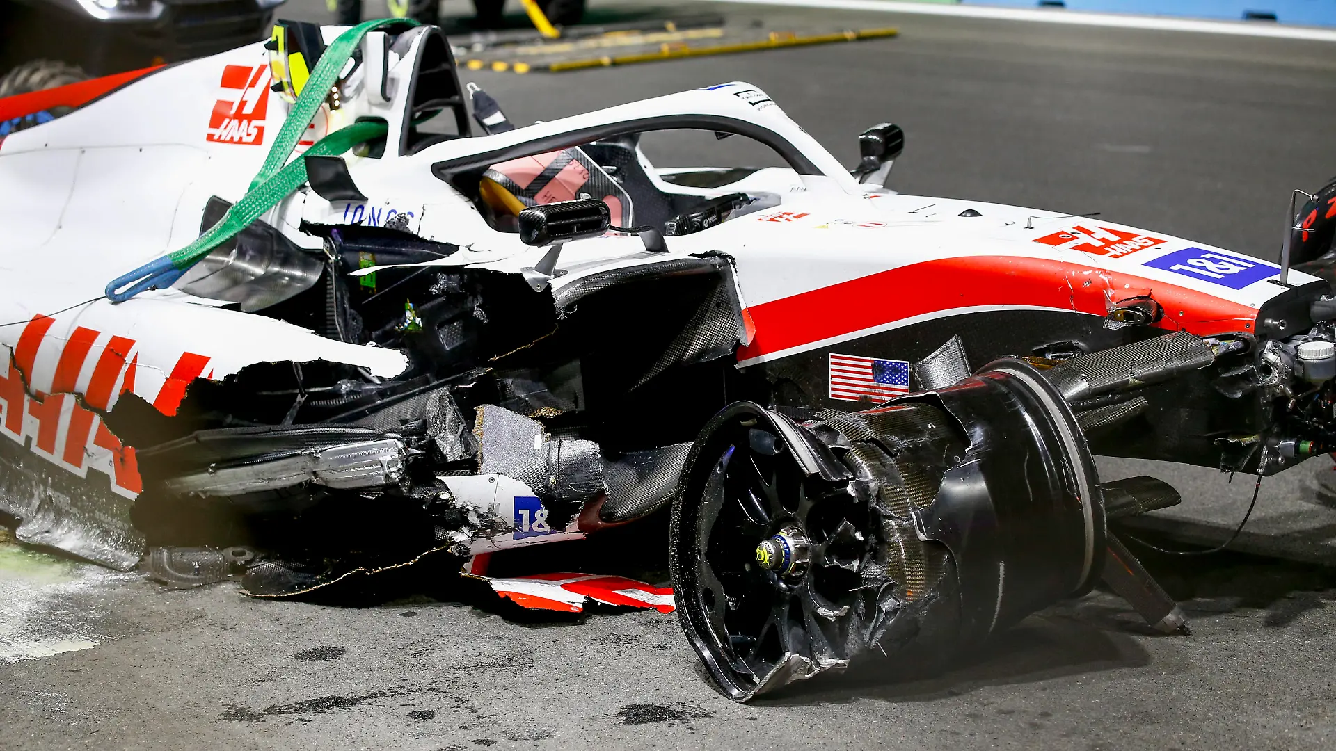 Debris pictured following the crash of 47 Mick Schumacher DEU, Haas F1 Team, F1 Grand Prix of Saudi Arabia at Jeddah Corniche Circuit on March 26, 2022 in Jeddah, Saudi Arabia. Photo by HOCH ZWEI Jeddah Saudi Arabia *** Debris pictured following the crash of 47 Mick Schumacher DEU, Haas F1 Team , F1 Grand Prix of Saudi Arabia at Jeddah Corniche Circuit on March 26, 2022 in Jeddah, Saudi Arabia Photo by HOCH ZWEI Jeddah Saudi Arabia