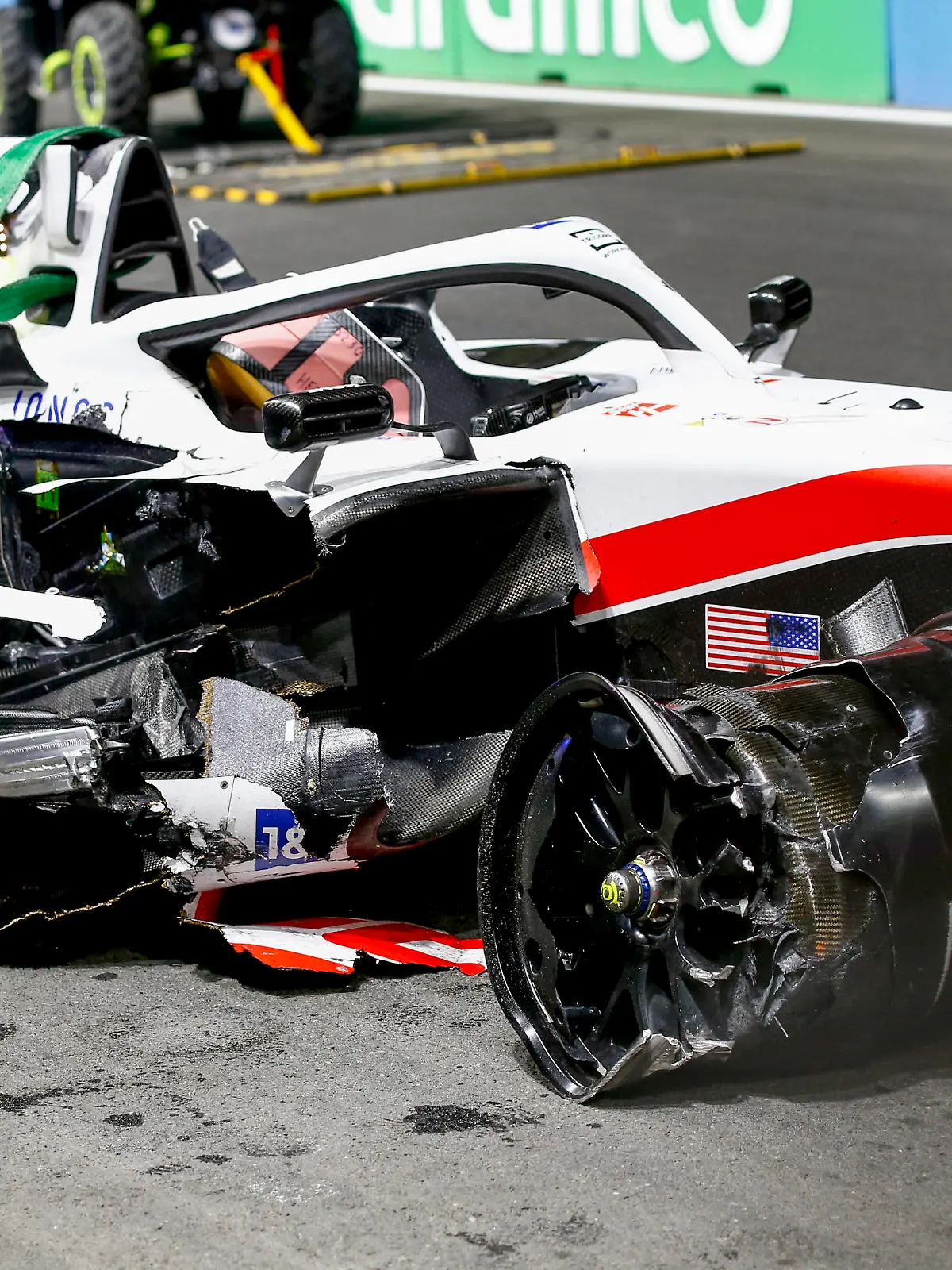  Debris pictured following the crash of 47 Mick Schumacher DEU, Haas F1 Team, F1 Grand Prix of Saudi Arabia at Jeddah Corniche Circuit on March 26, 2022 in Jeddah, Saudi Arabia. Photo by HOCH ZWEI Jeddah Saudi Arabia *** Debris pictured following the crash of 47 Mick Schumacher DEU, Haas F1 Team , F1 Grand Prix of Saudi Arabia at Jeddah Corniche Circuit on March 26, 2022 in Jeddah, Saudi Arabia Photo by HOCH ZWEI Jeddah Saudi Arabia