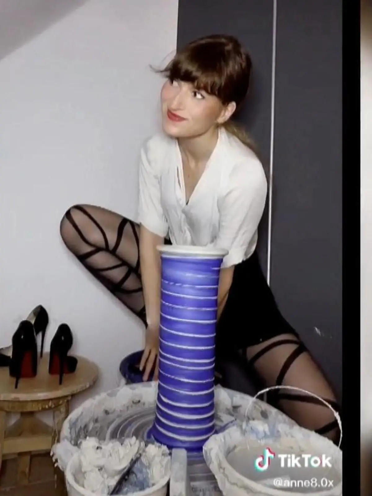 Bild zu: "TikTok-Töpferin hat Penis-Ärger"