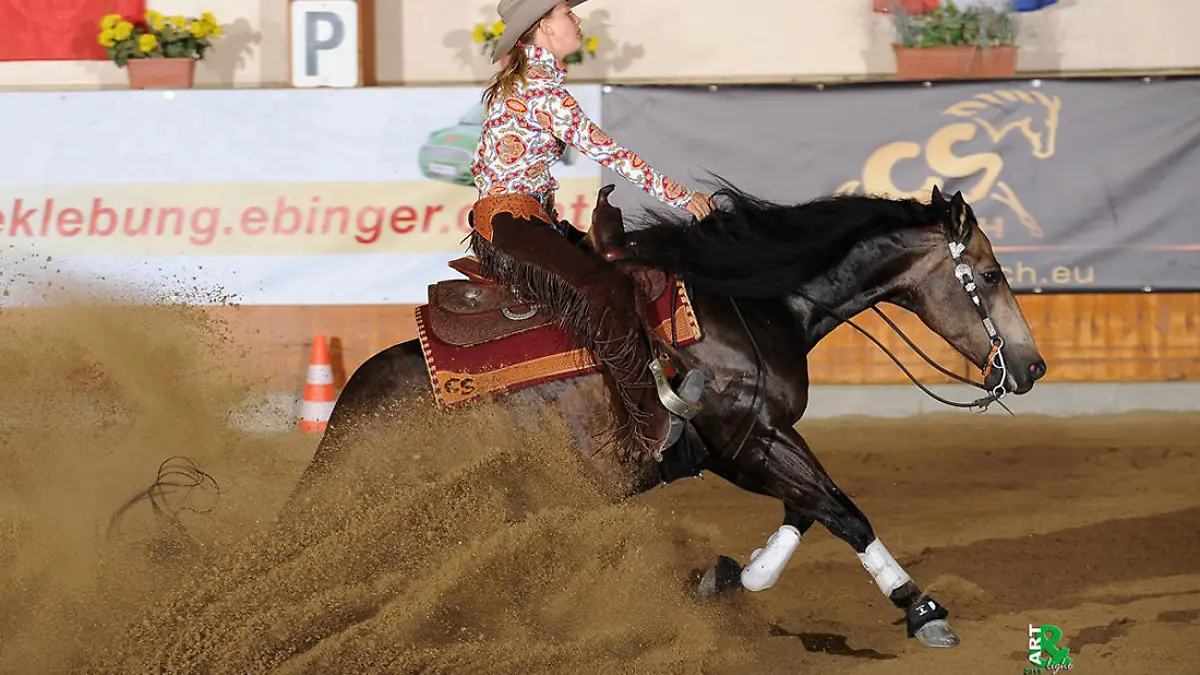 HANDOUT - Gina Schumacher auf ihrem Pferd Captain Igloo. Foto: Aachen 2015/art&light, Corrie Fuhr (Achtung: Nur für die redaktionelle Verwendung bei aktueller Berichterstattung und bei Nennung der Quelle: Foto: Aachen 2015/ art&light, Corrie Fuhr) (zu dpa «Reining-Demo bei EM, Formel 4 im Schumacher S - Die Schumacher-Kinder» vom 13.08.2015) |