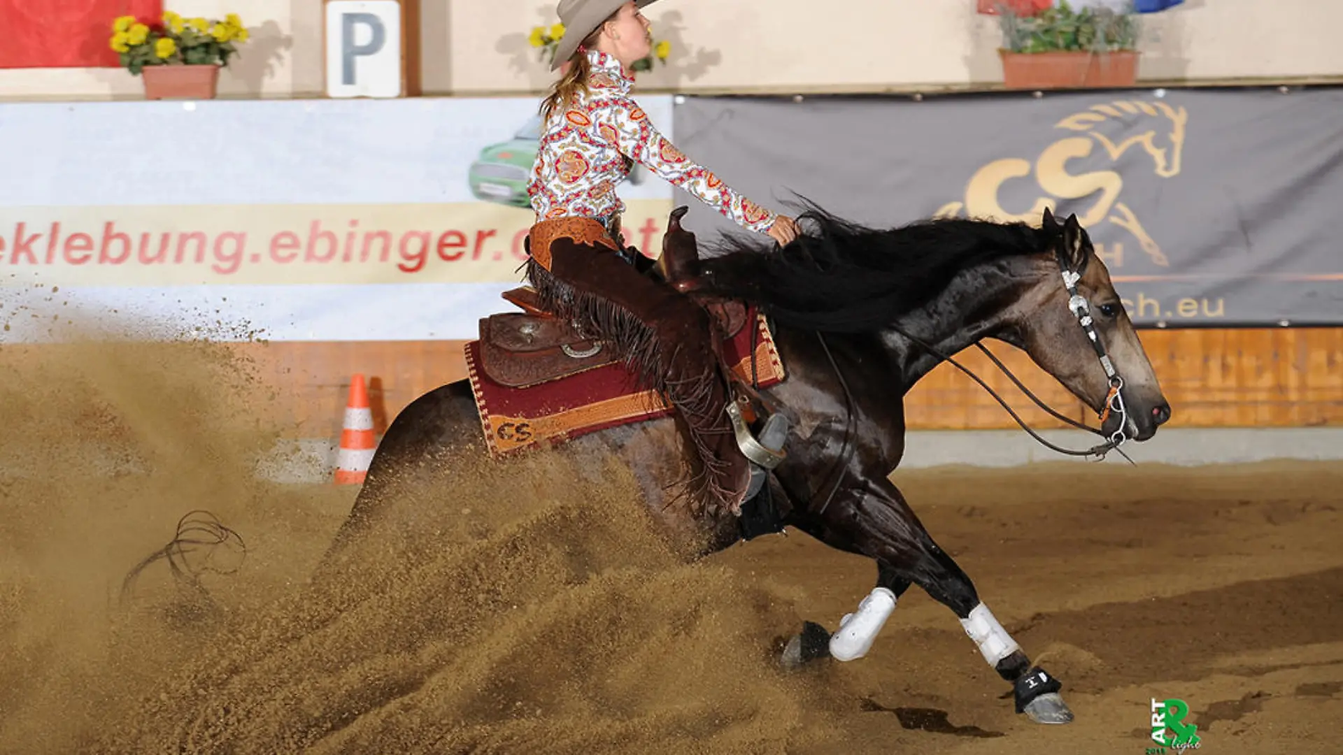 HANDOUT - Gina Schumacher auf ihrem Pferd Captain Igloo. Foto: Aachen 2015/art&light, Corrie Fuhr (Achtung: Nur für die redaktionelle Verwendung bei aktueller Berichterstattung und bei Nennung der Quelle: Foto: Aachen 2015/ art&light, Corrie Fuhr) (zu dpa «Reining-Demo bei EM, Formel 4 im Schumacher S - Die Schumacher-Kinder» vom 13.08.2015) |