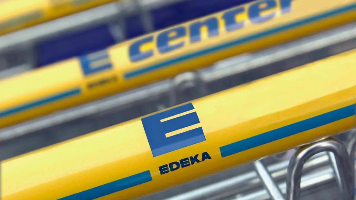 Einkaufswagen mit dem Edeka-Logo Copyright: Edeka.Bemerkung: Der Abdruck erfolgt honorarfrei. Edeka Zentrale AG und Co. KG…ffentlichkeitsarbeit/Marliese KalthoffNew-York-Ring 622297 HamburgTelefon: +49 (0)40-63 77 25 33marliese.kalthoff@edeka.de                               