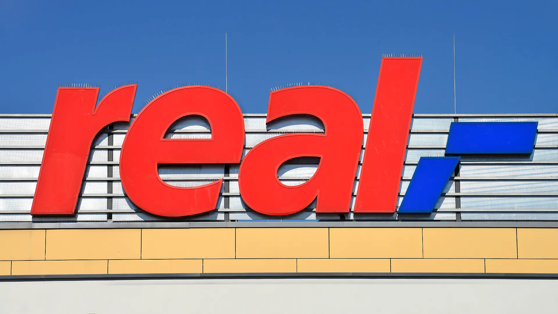 Real Markt, Neukoelln, Berlin, Deutschland