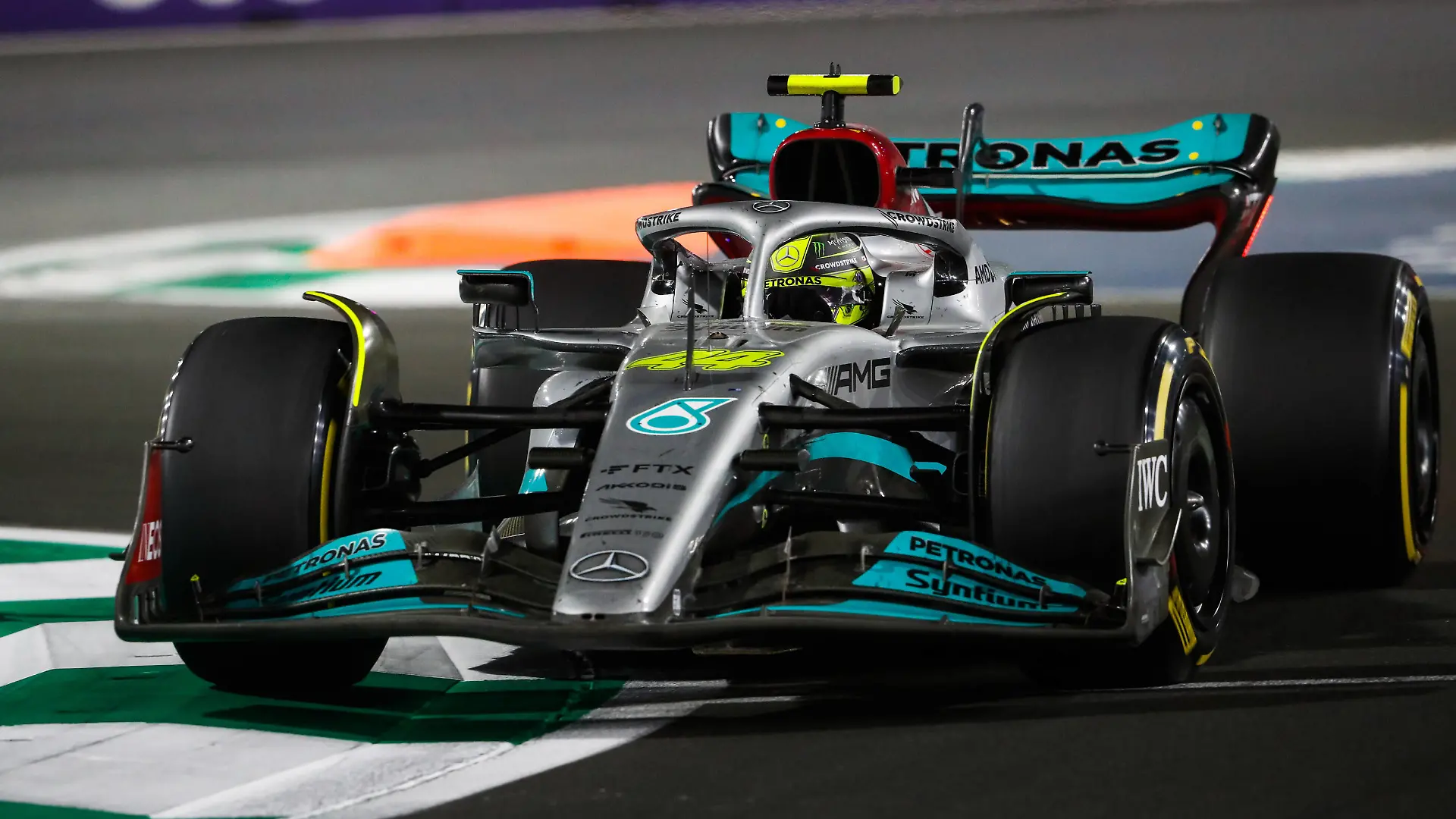 44 HAMILTON Lewis gbr, Mercedes AMG F1 Team W13, action during the Formula 1 STC Saudi Arabian Grand Prix 2022, 2nd round of the 2022 FIA Formula One World Championship, WM, Weltmeisterschaft on the Jeddah Corniche Circuit, from March 25 to 27, 2022 in Jeddah, Saudi Arabia - F1 - SAUDI ARABIAN GRAND PRIX 2022 - RACE DPPI/Panoramic PUBLICATIONxNOTxINxFRAxITAxBEL 00122007__V2_4666