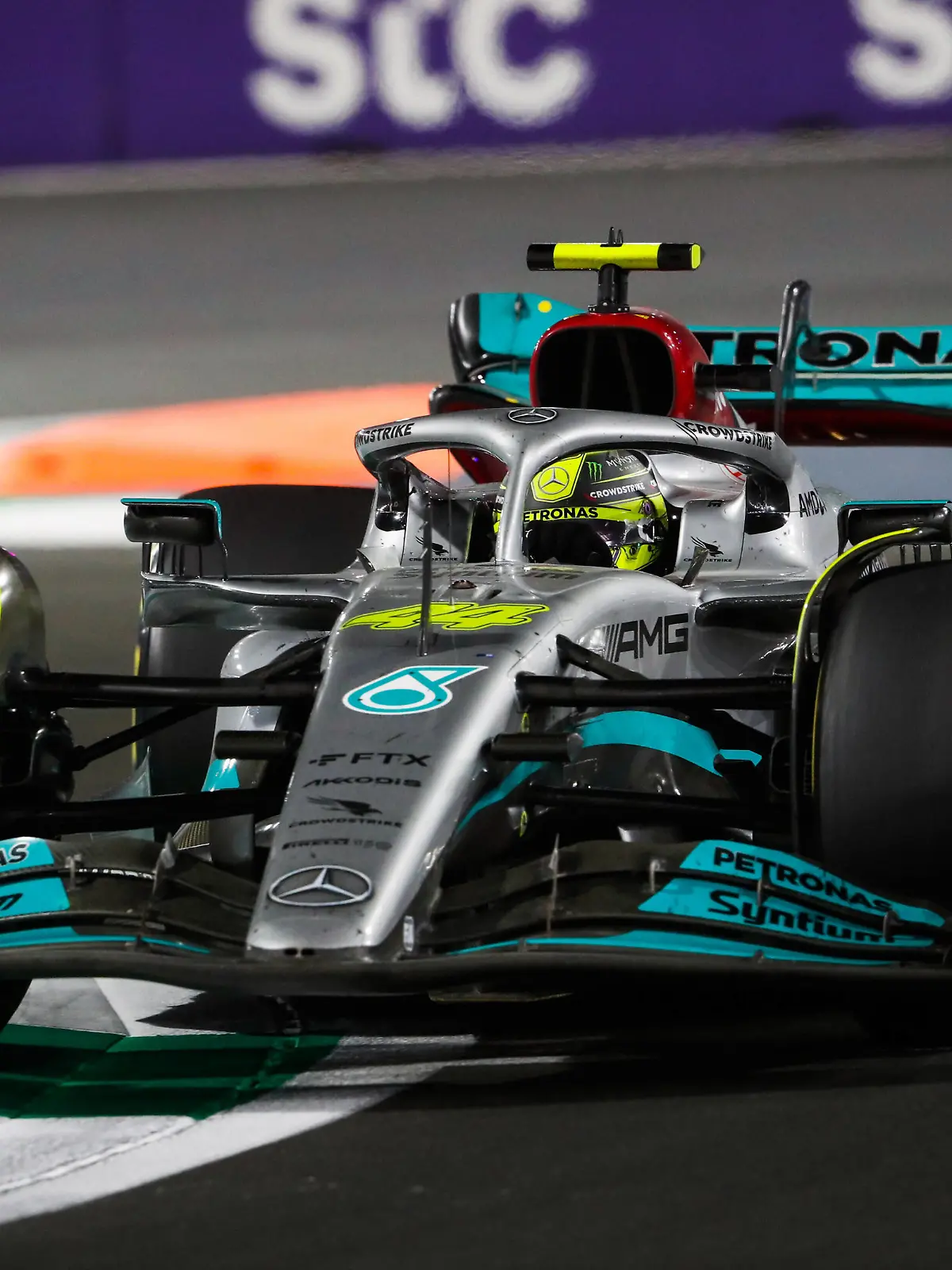  44 HAMILTON Lewis gbr, Mercedes AMG F1 Team W13, action during the Formula 1 STC Saudi Arabian Grand Prix 2022, 2nd round of the 2022 FIA Formula One World Championship, WM, Weltmeisterschaft on the Jeddah Corniche Circuit, from March 25 to 27, 2022 in Jeddah, Saudi Arabia - F1 - SAUDI ARABIAN GRAND PRIX 2022 - RACE DPPI/Panoramic PUBLICATIONxNOTxINxFRAxITAxBEL 00122007__V2_4666