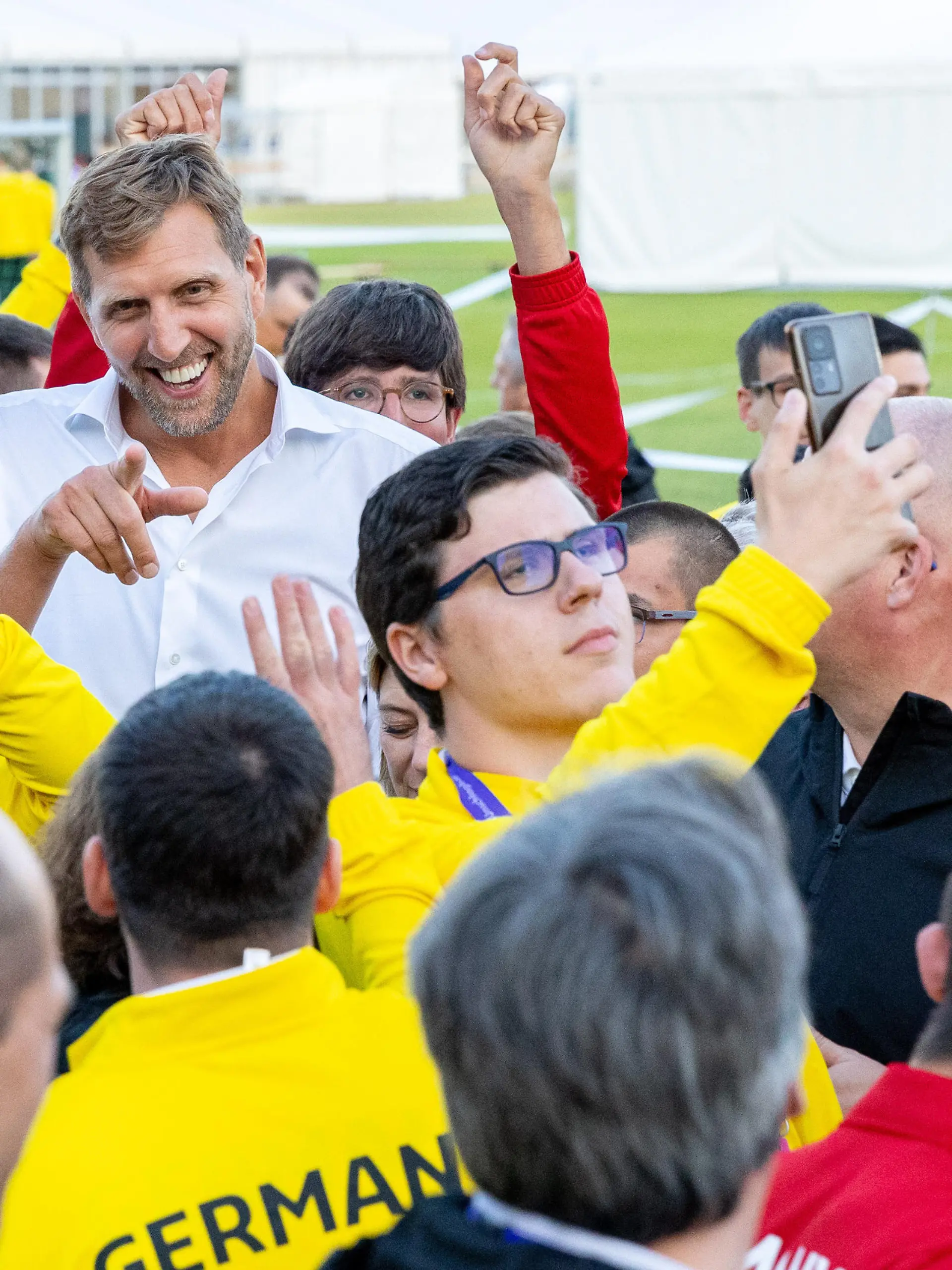 17.06.2023_Special Olympics World Games Berlin 2023
Opening Ceremony
Maifeld_Waiting Area
Dirk Nowitzki mit deutscher Delegation
Foto: LOC/Florian Conrads