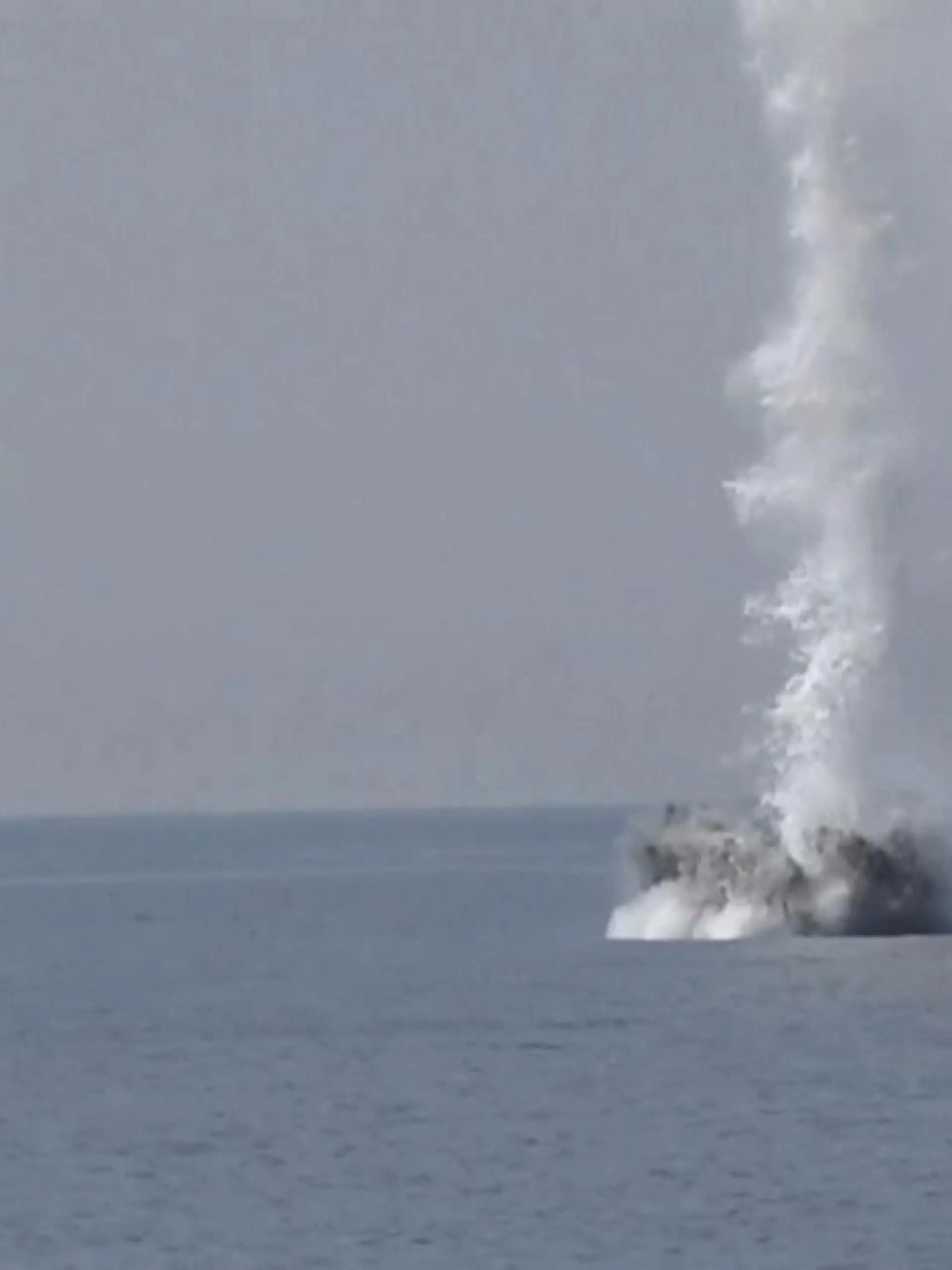 Seemine im Schwarzen Meer gesprengt: Etwa 70 Kilometer vor der rumänischen Küste haben Fischer eine umhertreibende Mine entdeckt. Die rumänische Armee hat den Sprengkörper unschädlich gemacht.