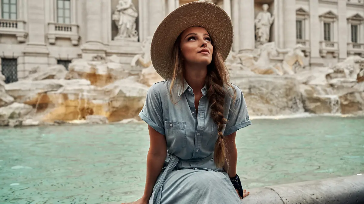 Shoot of young woman enjoying Rome