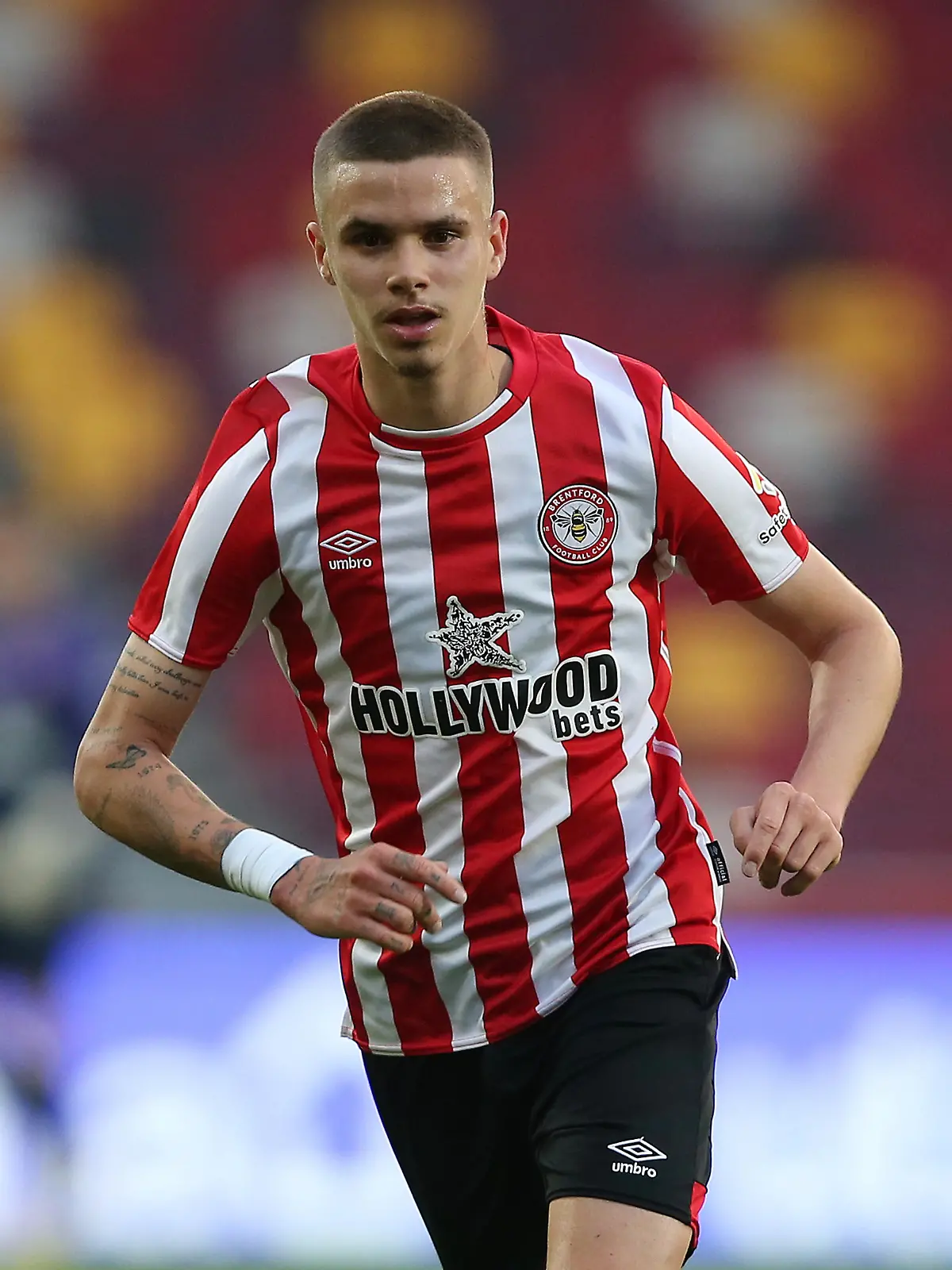 Romeo Beckham of Brentford B is seen here playing for Brentford B v Manchester City EDS in The Robert Rowan Invitational at The GTECH Community Stadium in London.
Romeo watched by his sister Harper Beckham taking photographs of the match and wearing a Brentford shirt.
Pictured: Romeo Beckham
Ref: SPL7245696 200523 NON-EXCLUSIVE
Picture by: Crystal Pix / SplashNews.com



World Rights, 
 / action press