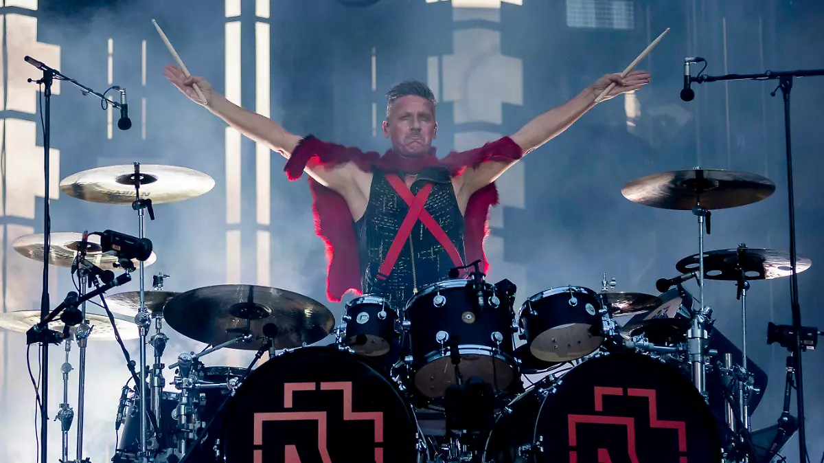 ARCHIV - 22.06.2019, Berlin: Christoph «Doom» Schneider, Schlagzeuger von Rammstein, tritt beim Konzert der Band im Rahmen der «Europe Stadion Tour 2019» im Olympiastadion auf. (zu dpa "Rammstein-Schlagzeuger: Till hat sich von uns entfernt" Foto: Christoph Soeder/dpa - ACHTUNG: Nur zur redaktionellen Verwendung im Zusammenhang mit der Berichterstattung über die Rammstein ·Europe Stadion Tour 2019·. +++ dpa-Bildfunk +++
