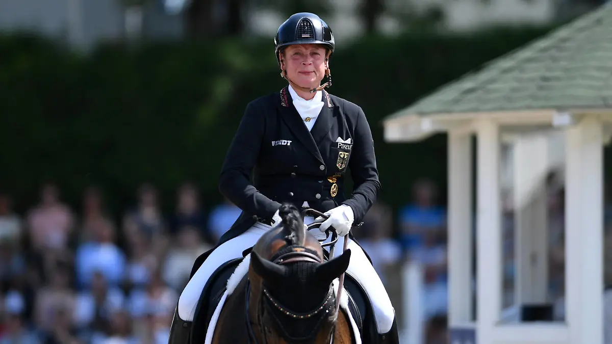 10.06.2023, Balve, Deutschland, Longines Balve Optimum, Deutsche Meisterschaften Dressur - Grand Prix Special, Isabell Werth mit DSP Quantaz schaut Foto Ralf Treese, Ralf Treese Balve Longines Balve Optimum Nordrhein-Westfalen Deutschland *** 10 06 2023, Balve, Germany, Longines Balve Optimum, German Championships Dressage Grand Prix Special, Isabell Werth with DSP Quantaz looks photo Ralf Treese, Ralf Treese Balve Longines Balve Optimum North Rhine Westphalia Germany / 521_DMREIT20230610_036 / Treese-521
