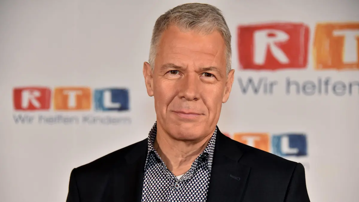 Der Moderator Peter Kloeppel posiert am 22.11.2018 in Hürth bei Köln beim 23. RTL Spendenmarathon wir helfen Kindern 2018. *** The presenter Peter Kloeppel poses on 22 11 2018 in Hürth near Cologne at the 23 RTL Spendenmarathon wir helfen Kindern 2018 (23 RTL Spendenmarathon we help children 2018).  