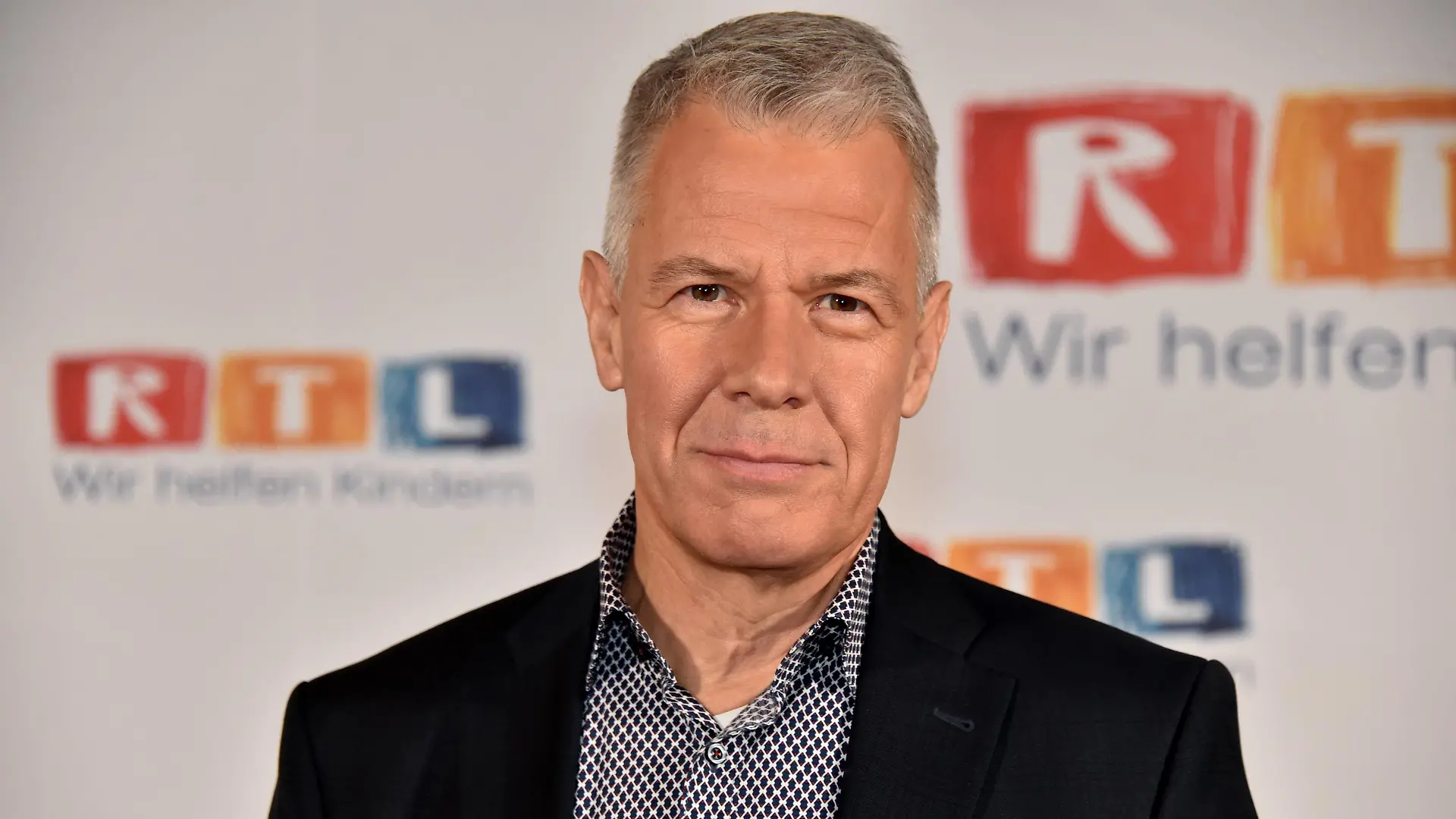 Der Moderator Peter Kloeppel posiert am 22.11.2018 in Hürth bei Köln beim 23. RTL Spendenmarathon wir helfen Kindern 2018. *** The presenter Peter Kloeppel poses on 22 11 2018 in Hürth near Cologne at the 23 RTL Spendenmarathon wir helfen Kindern 2018 (23 RTL Spendenmarathon we help children 2018).  