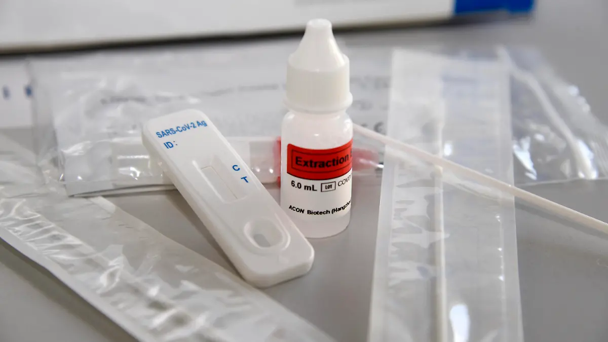 Vorstellung des Acon Biotech Flowflex SARS-CoV-2-Antigen Schnelltests, der über die Baumgartner & Rath GmbH Hightech Unternehmen vertrieben wird. Symbolbild, Themenbild München, 08.03.2021 *** Presentation of the Acon Biotech Flowflex SARS CoV 2 Antigen Rapid Test, which is distributed by Baumgartner Rath GmbH Hightech Unternehmen Symbol image, theme image Munich, 08 03 2021 Foto:xS.xAdamx/xFuturexImage