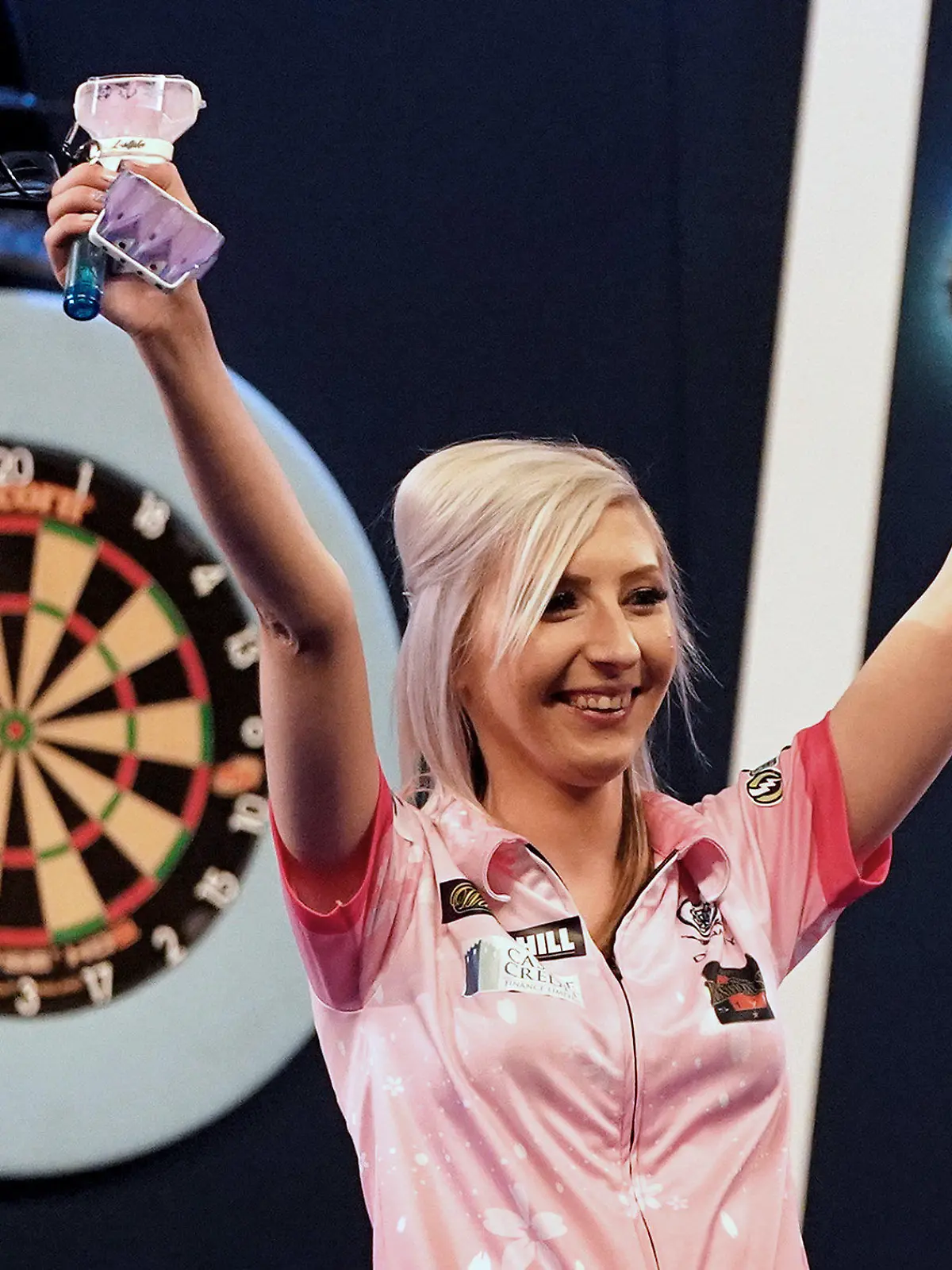 ARCHIV - 27.12.2019, Großbritannien, London: Darts: WM, 3. Runde und Achtelfinale, Sherrock (Großbritannien) - Dobey (Großbritannien). Diesmal warf Sherrock einen Neun-Darter vor TV-Kameras. (zu dpa: «Sherrock schreibt erneut Geschichte: Neun-Darter vor TV-Kamera») Foto: Tess Derry/PA Wire/dpa +++ dpa-Bildfunk +++