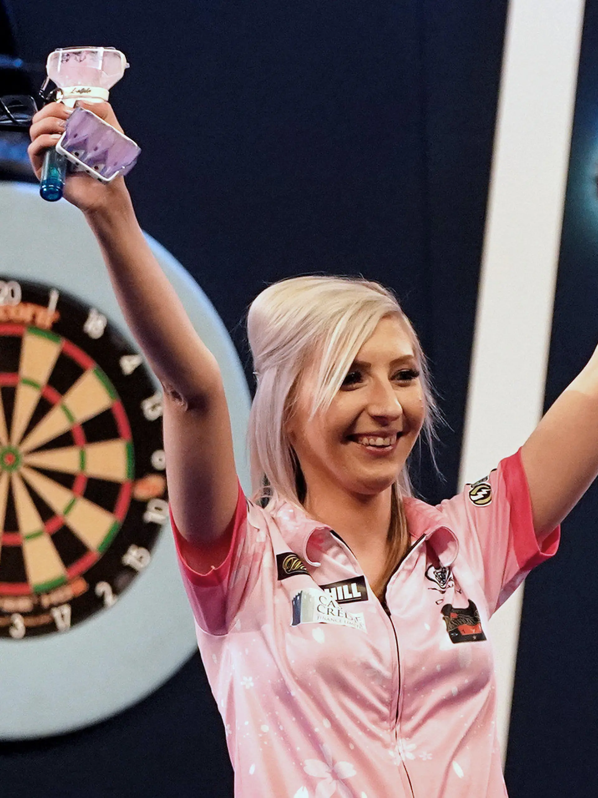 ARCHIV - 27.12.2019, Großbritannien, London: Darts: WM, 3. Runde und Achtelfinale, Sherrock (Großbritannien) - Dobey (Großbritannien). Diesmal warf Sherrock einen Neun-Darter vor TV-Kameras. (zu dpa: «Sherrock schreibt erneut Geschichte: Neun-Darter vor TV-Kamera») Foto: Tess Derry/PA Wire/dpa +++ dpa-Bildfunk +++