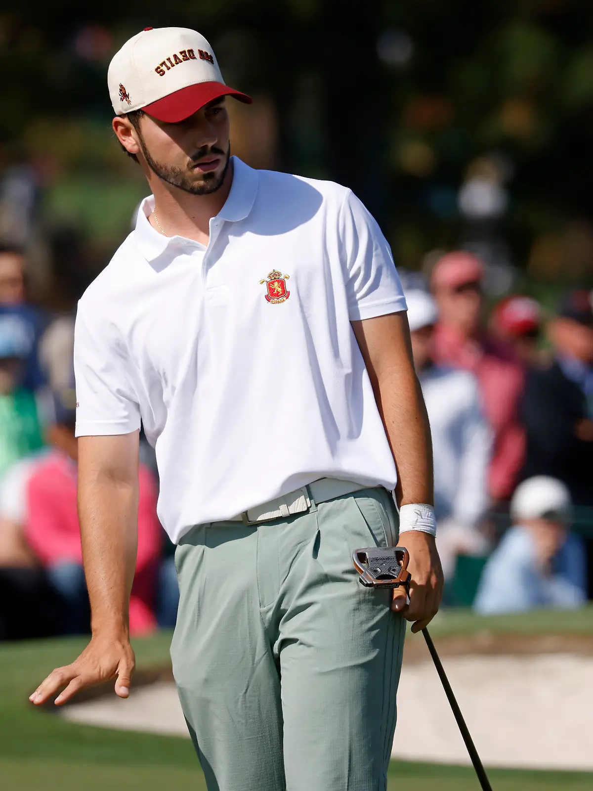 Bild zu: "Golf-Star pinkelt während Runde in berühmten Fluss!"