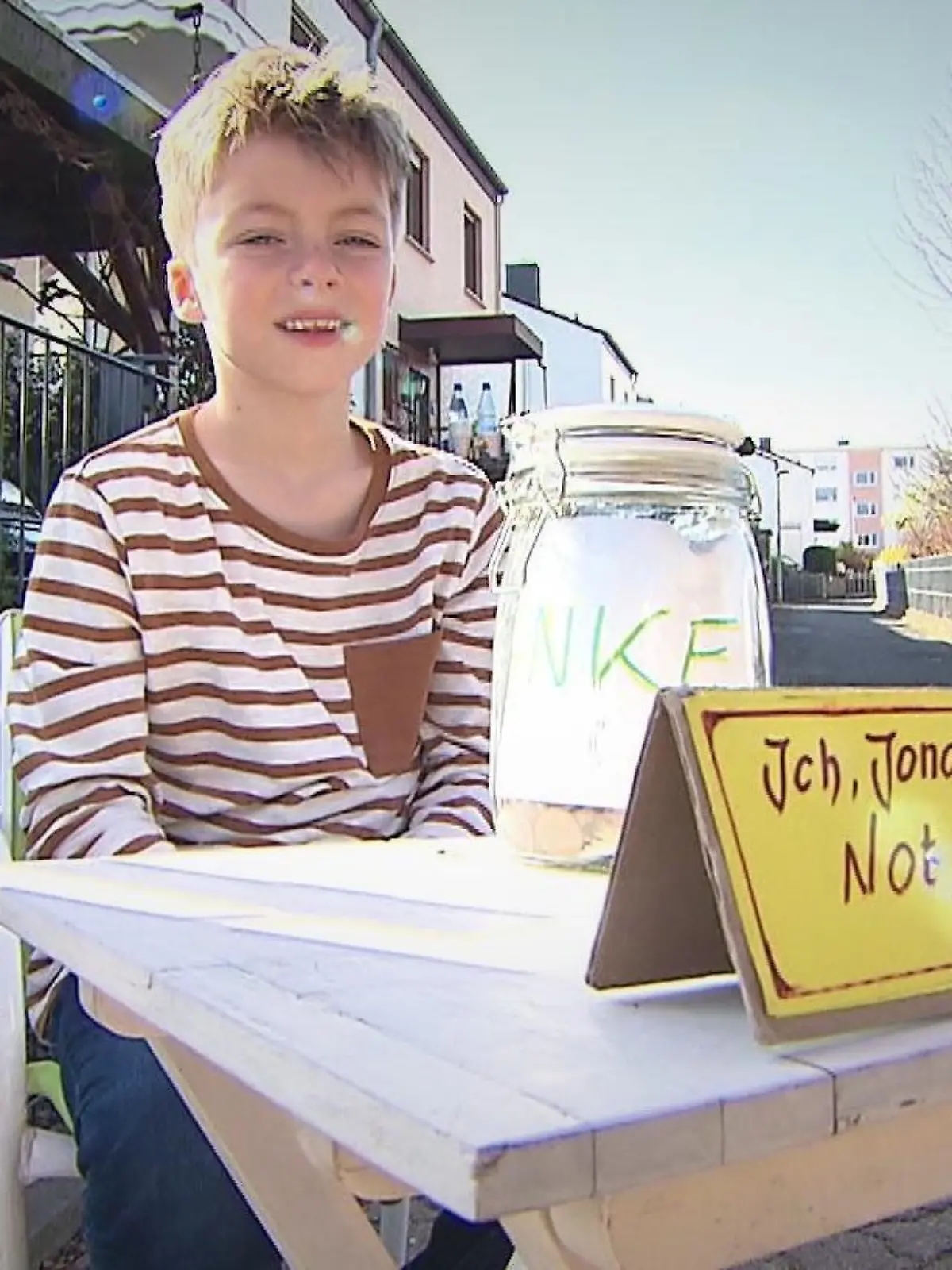 Jonas aus Hainburg sammelt Spenden für die Menschen in der Ukraine.
