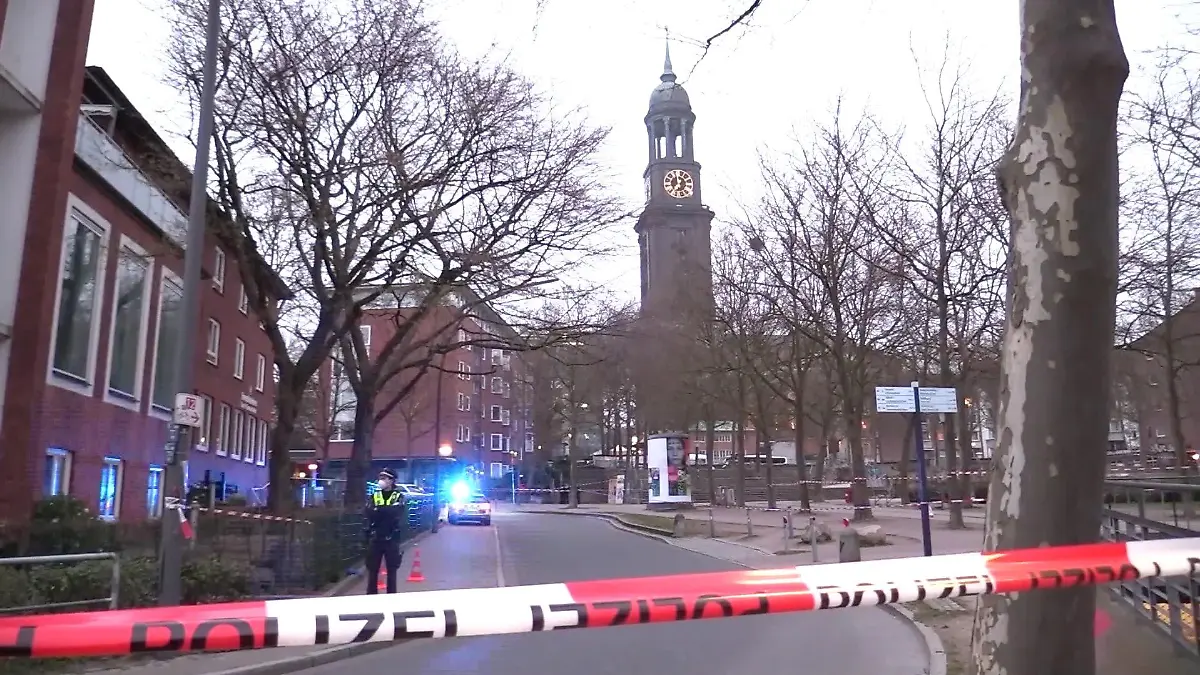 Lebloser Mann in Hamburg-Neustadt gefunden.