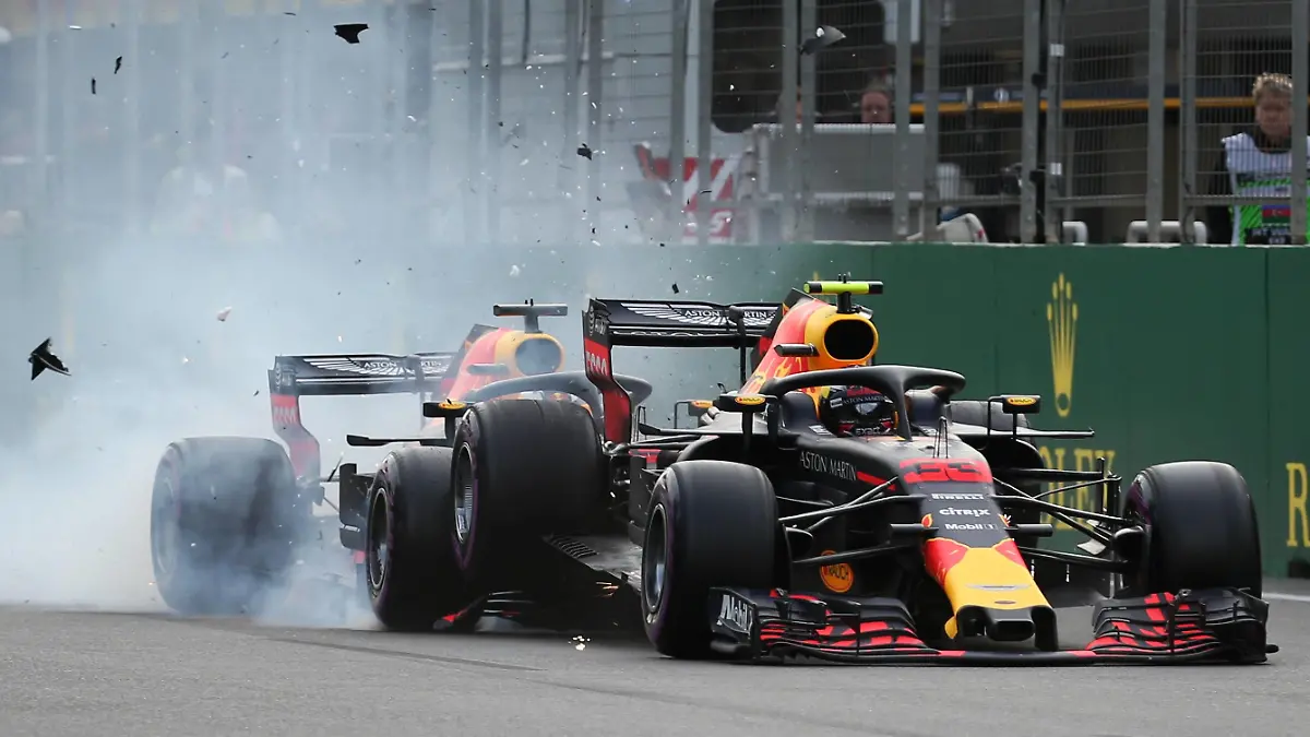 2018 Azerbaijan GP BAKU CITY CIRCUIT, AZERBAIJAN - APRIL 30: Max Verstappen (NED) Red Bull Racing RB14 and Daniel Ricciardo (AUS) Red Bull Racing RB14 crash during the Azerbaijan GP at Baku City Circuit on April 30, 2018 in Baku City Circuit, Azerbaijan. (Photo by Hasan Bratic / Sutton Images) Images) PUBLICATIONxINxGERxSUIxAUTxHUNxONLY dcd1829ap696  