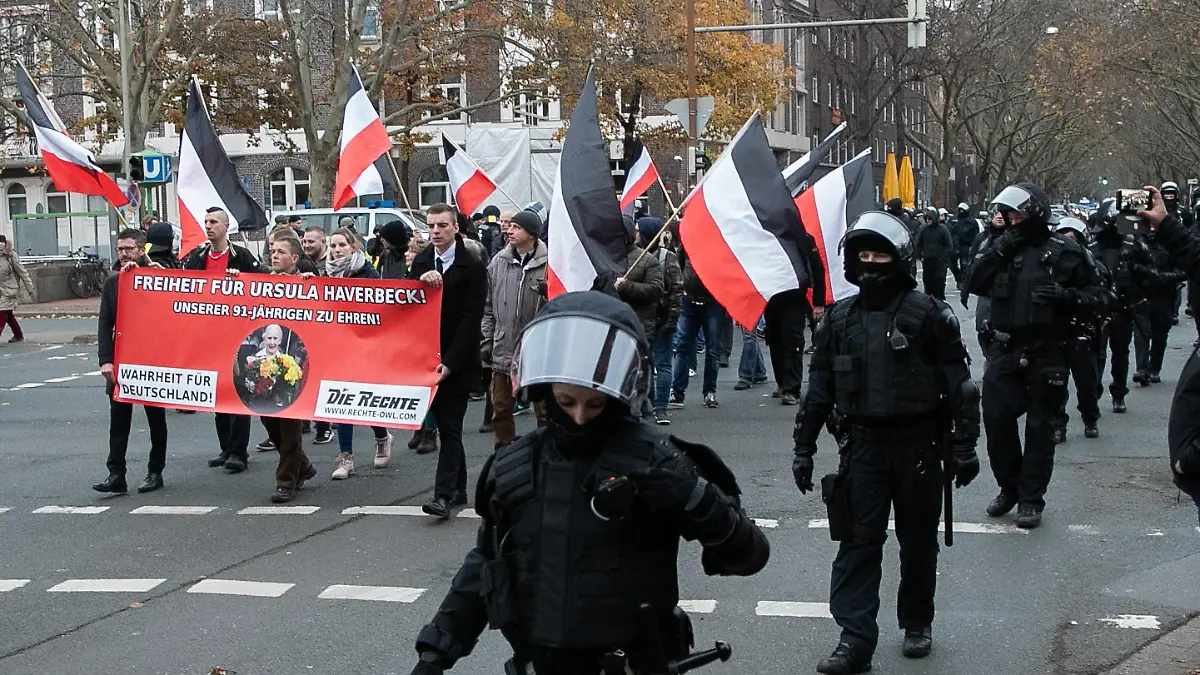 Hannover, NPD-Aufmarsch in Hannover, Neonazis, Demonstration Bereitschaftspolizei, Symbolfoto, *** Hanover, NPD march in Hanover, neo-Nazis, demonstration riot police, symbol photo,