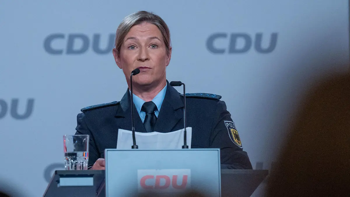 17.06.2023, Berlin: Claudia Pechstein, Olympiasiegerin im Eissschnelllauf, spricht beim CDU-Grundsatzkonvent. Das neue Grundsatzprogramm soll bei einem Bundesparteitag Anfang Mai 2024 verabschiedet werden. Der Konvent gehört zum Prozess zur Erarbeitung des Programmes. Foto: Michael Kappeler/dpa +++ dpa-Bildfunk +++