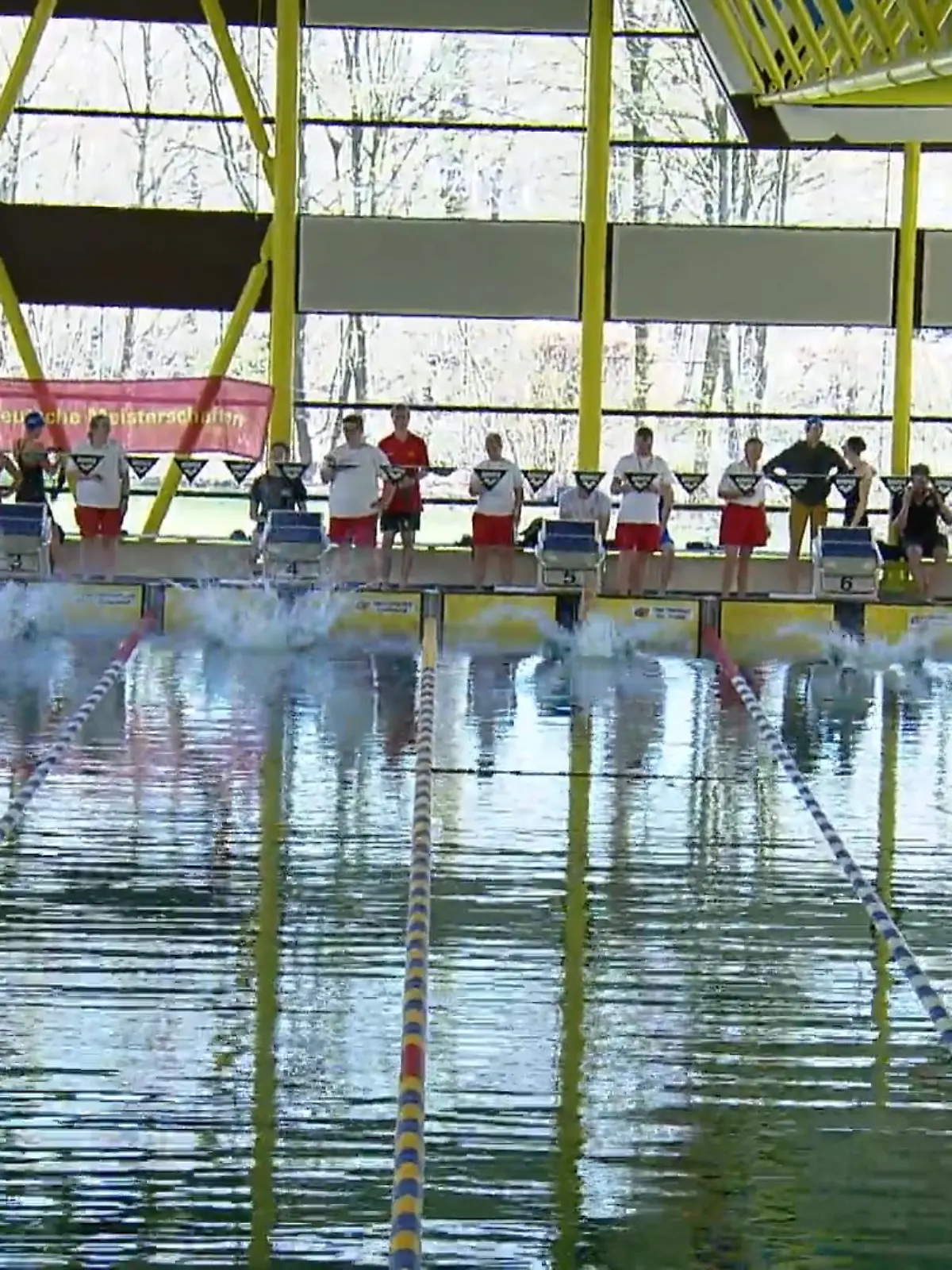 Bild zu: " Meisterschaft im Rettungsschwimmen"
