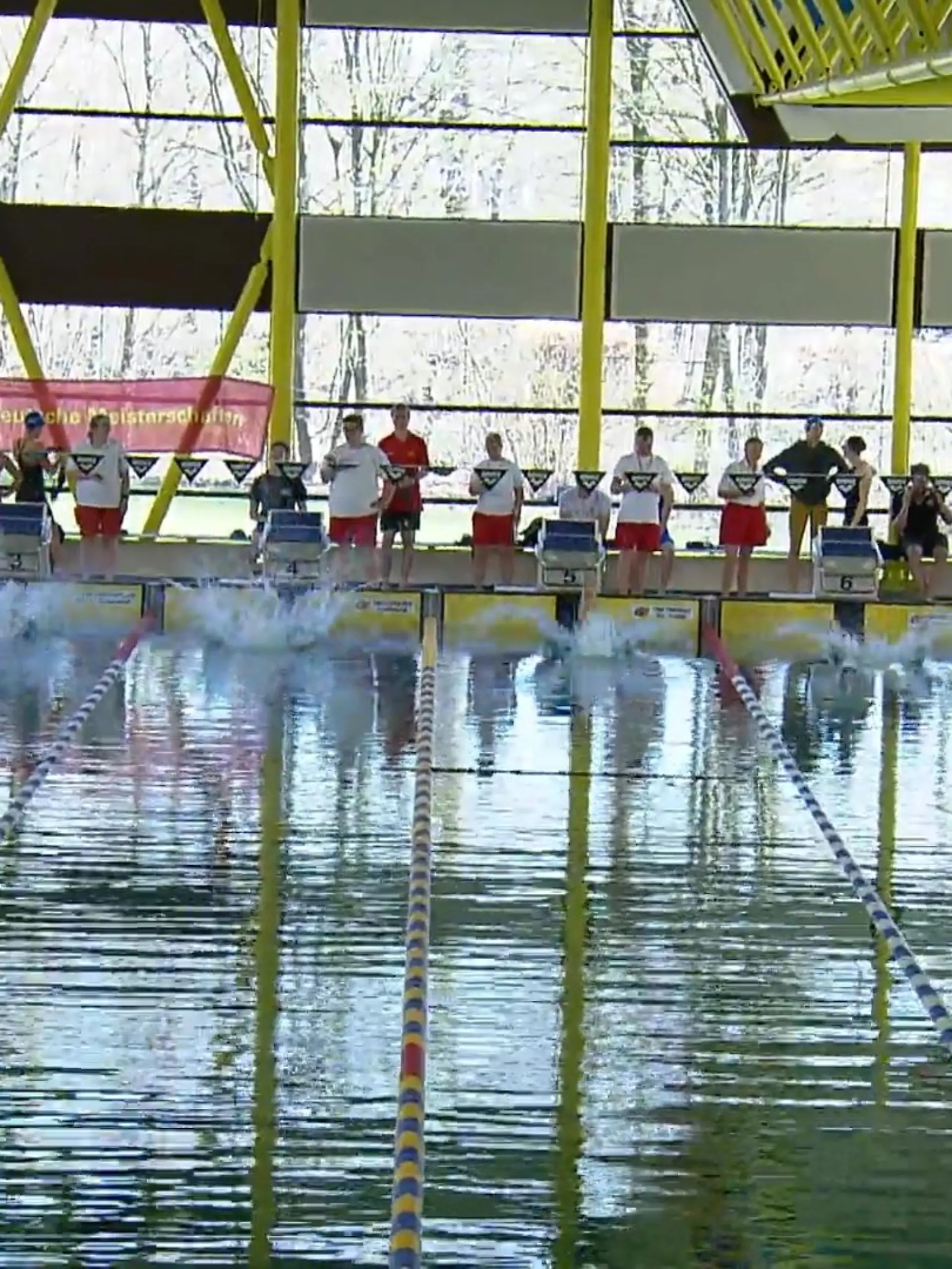 Bild zu: " Meisterschaft im Rettungsschwimmen"