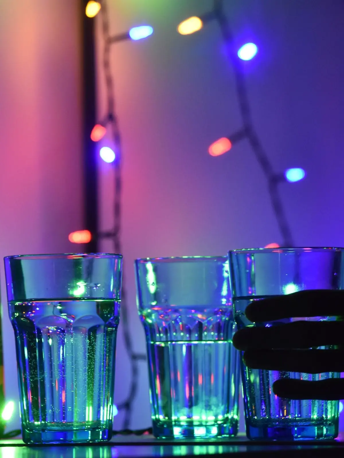 Bild zu: "Frauen brechen nach Disco-Drink zusammen - K.o.-Tropfen?"