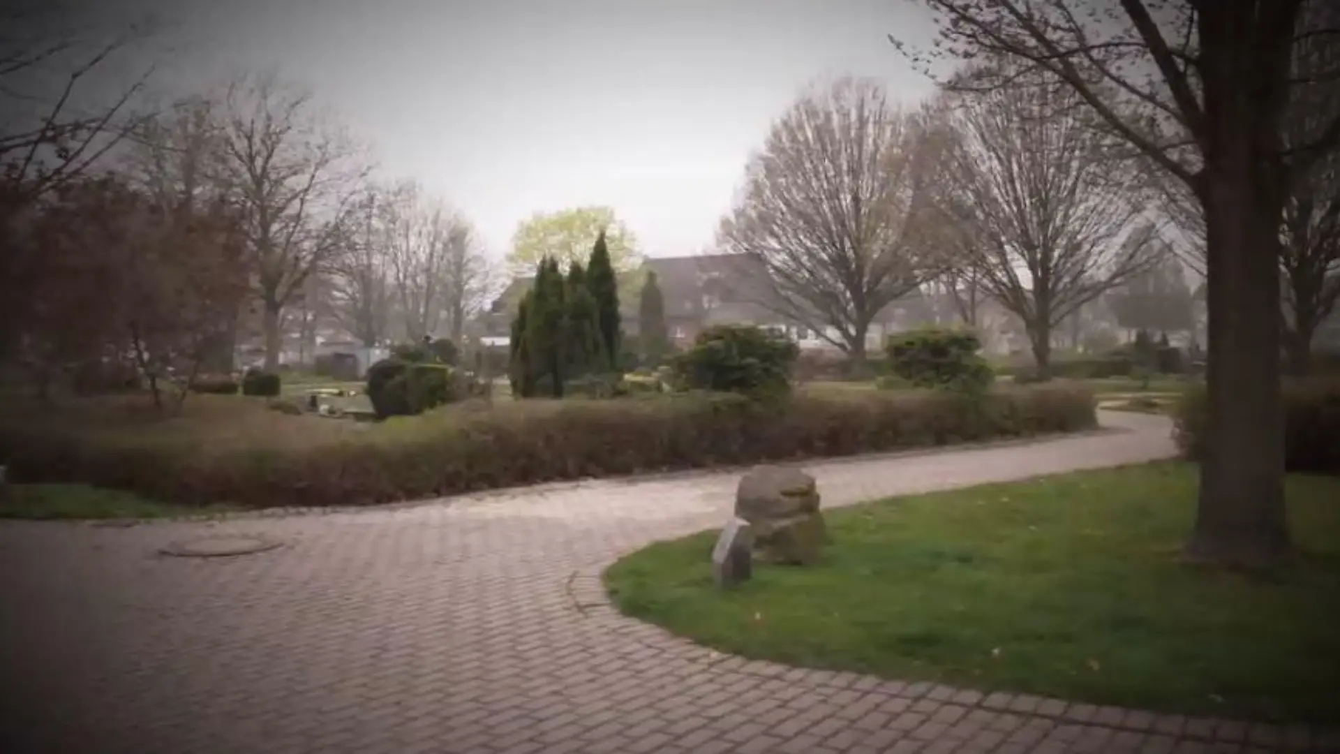 Auf diesem Friedhof in Herne fand ein Passant den lebensgefährlich verletzten 15-Jährigen der von drei Kindern (12 und 13 Jahre alt) zusammengeschlagen worden war.
