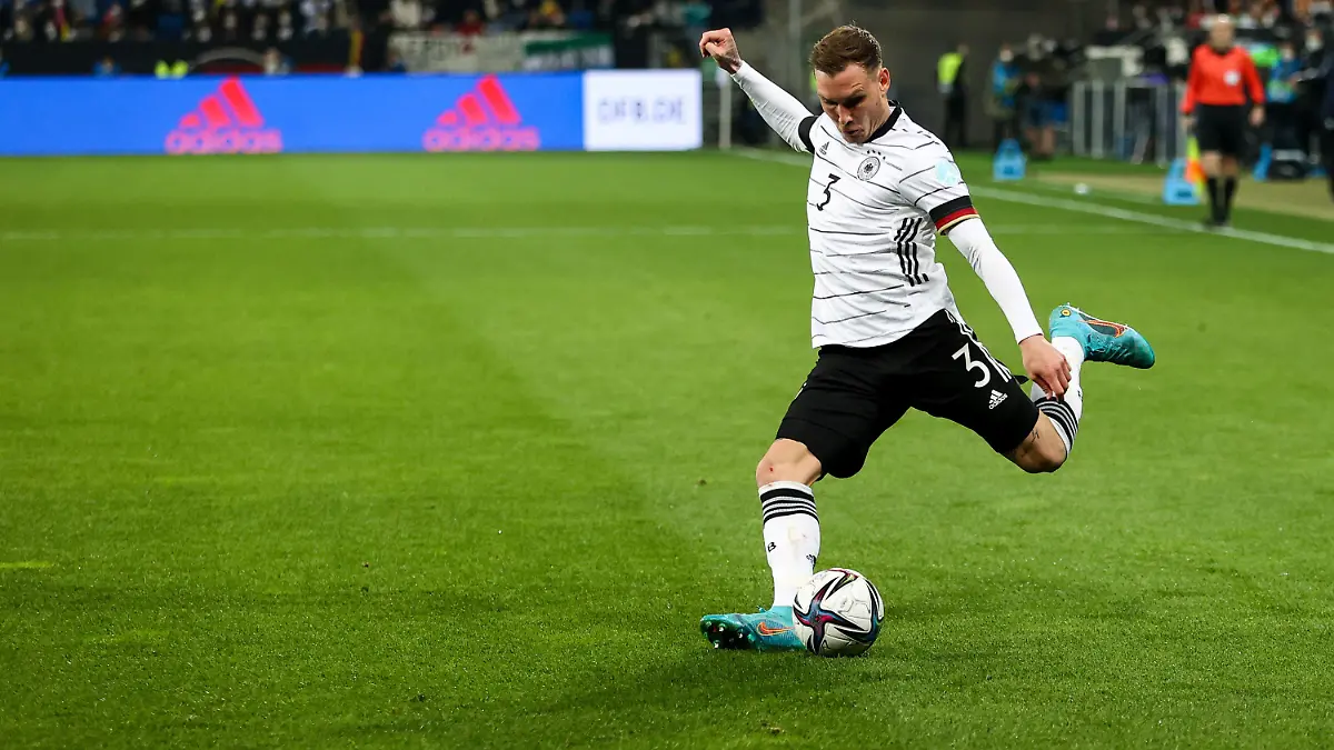 26.03.2022, Baden-Württemberg, Sinsheim: Fußball: Länderspiele, Deutschland - Israel, PreZero Arena. Deutschlands David Raum spielt den Ball. Foto: Christian Charisius/dpa +++ dpa-Bildfunk +++