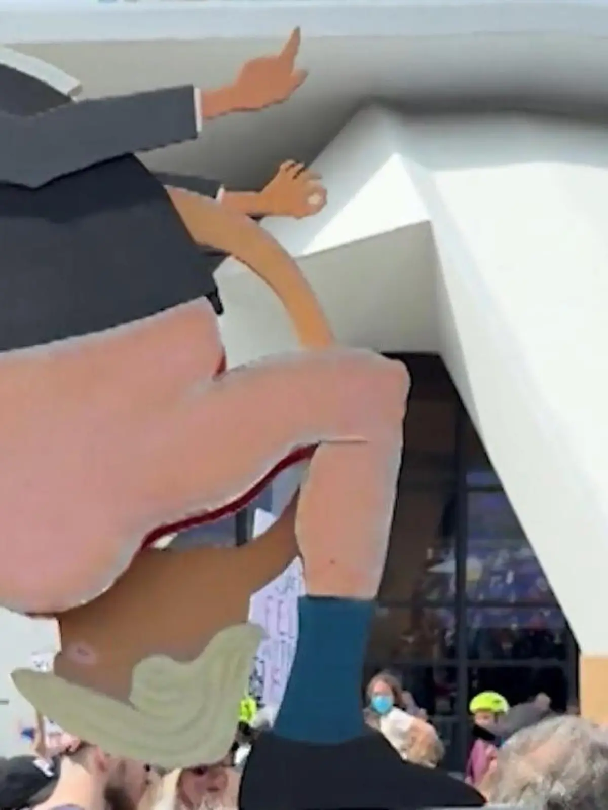 Ganz schön selbstverliebt! Hier küsst Trump sich selbst den Hintern