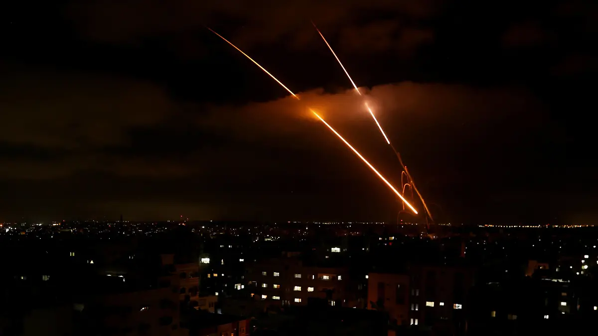  May 19, 2021, Gaza, Gaza Strip, Palestinian Territory: Israel s Iron Dome anti-missile system intercept rockets launched from the Gaza Strip towards Israel, as seen from Gaza strip, on May 19, 2021. Deafening air strikes and rocket fire once more shook Gaza overnight and early Wednesday amid an international diplomatic push to broker a ceasefire after more than a week of bloodshed Gaza Palestinian Territory - ZUMAap3_ 20210519_zaf_ap3_162 Copyright: xBasharxTalebx