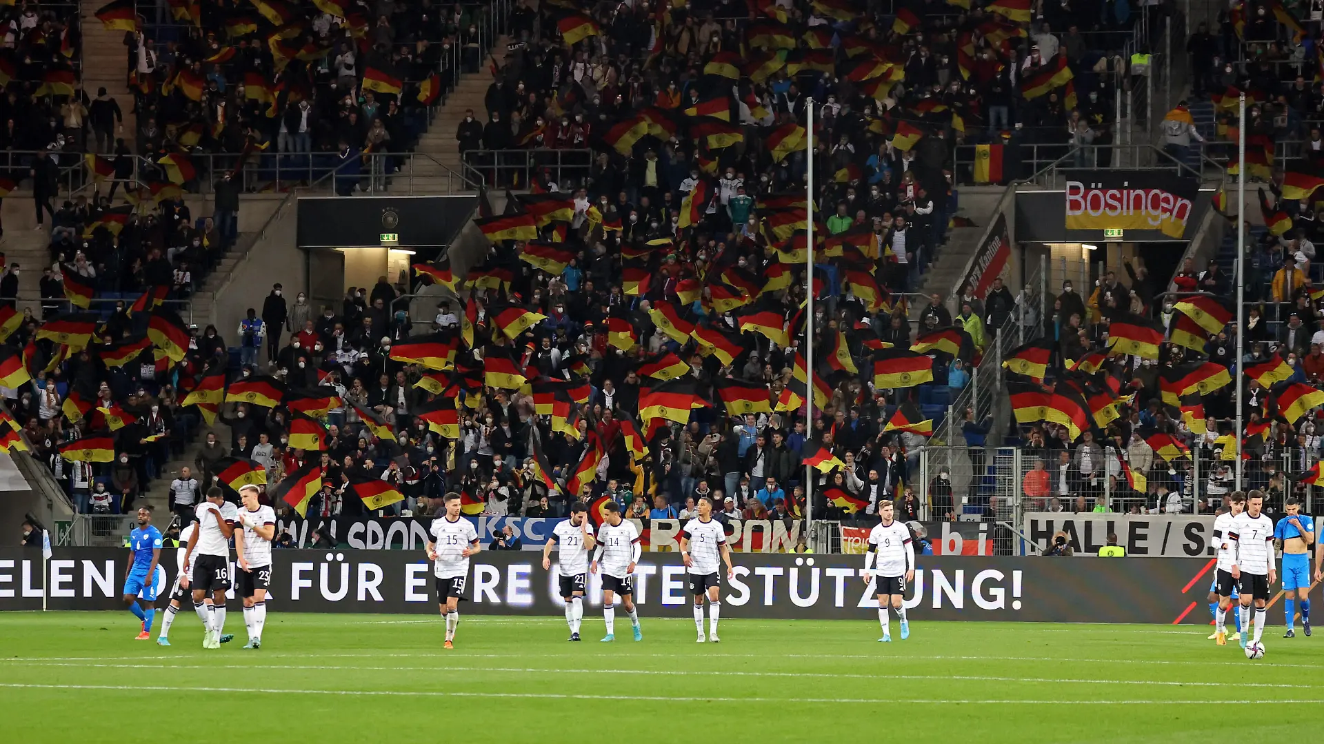 26.03.22 Deutschland - Israel Deutschland, Sinsheim, 26.03.2022, Fussball, UEFA, Freundschaftsspiel, DFB Deutschland - Israel: Fans Zuschauer auf der Tribüne. *** 26 03 22 Germany Israel Germany, Sinsheim, 26 03 2022, football, UEFA, friendly match, DFB Germany Israel fans spectators in the stands