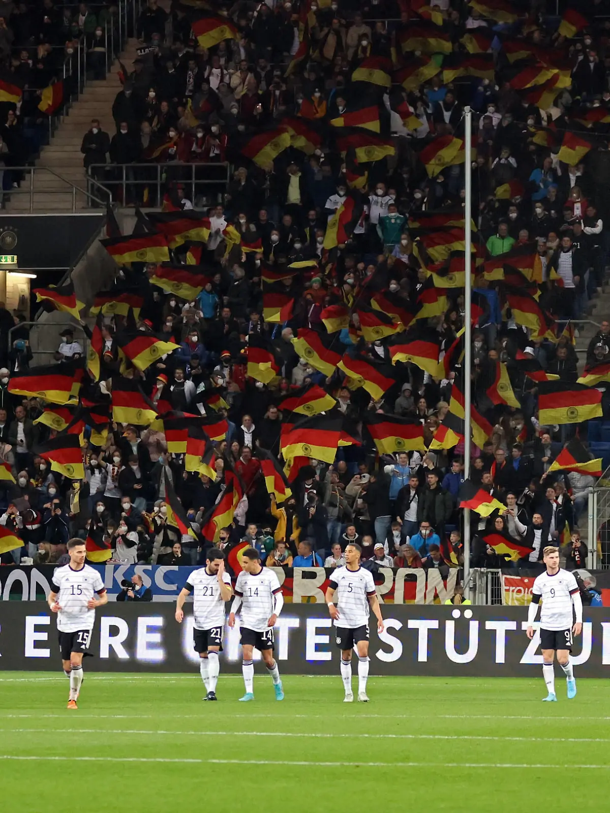 26.03.22 Deutschland - Israel Deutschland, Sinsheim, 26.03.2022, Fussball, UEFA, Freundschaftsspiel, DFB Deutschland - Israel: Fans Zuschauer auf der Tribüne. *** 26 03 22 Germany Israel Germany, Sinsheim, 26 03 2022, football, UEFA, friendly match, DFB Germany Israel fans spectators in the stands 