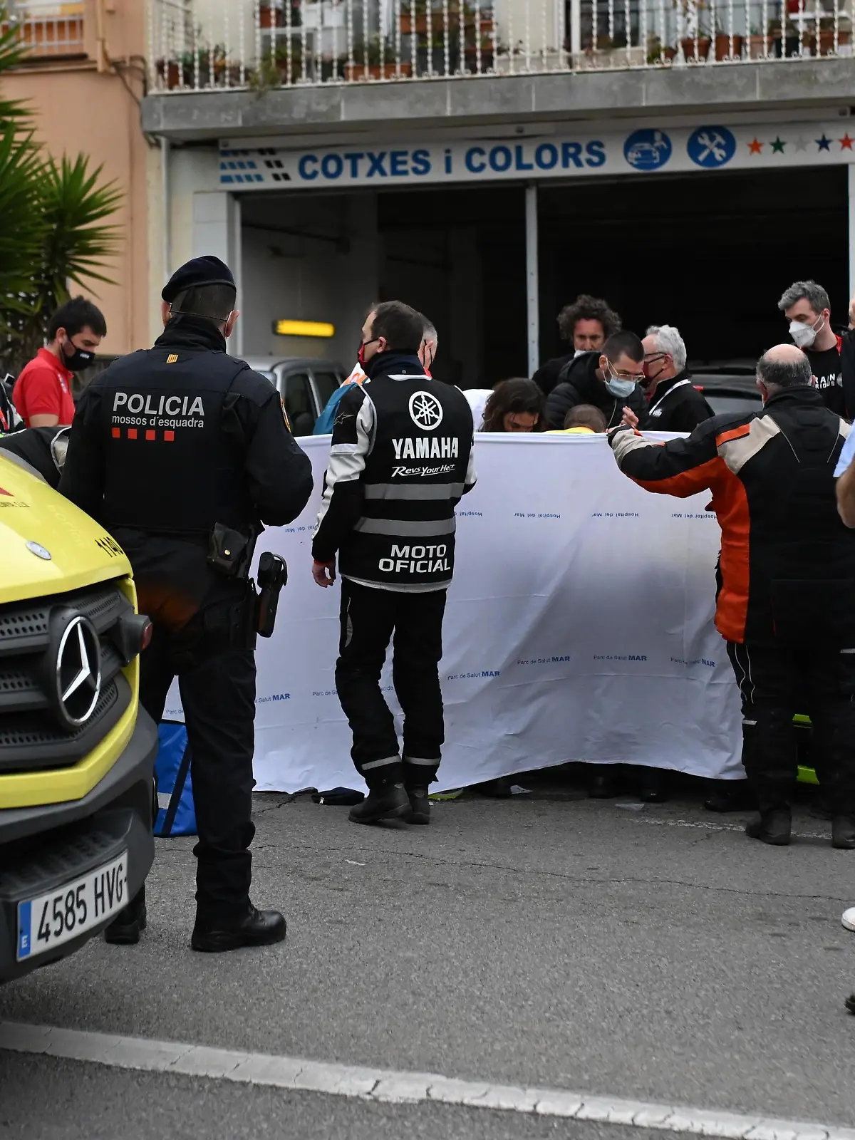 ROT // Hinter der Finishlinie erlitt der Zweitplatzierte Sonny Colbrelli (Italien / Team Bahrain - Victorious) einen Herzanfall und musste ins Krankenhaus gebracht werden - Katalonien-Rundfahrt 2022 - Katalonien Rundfahrt - 1. Etappe Sant Feliu de Gu?xols - Sant Feliu de Gu?xols - Katalonien-Rundfahrt - Katalonien Rundfahrt - ? Roth-Foto - Roth & Roth - Markus und Michael Roth - Rosenhof 15, 50226 Frechen - www.Roth-Foto.de - Weitere Fotos in der Bilddatenbank www.Roth-Foto.de NUR DEUTSCHLAND -