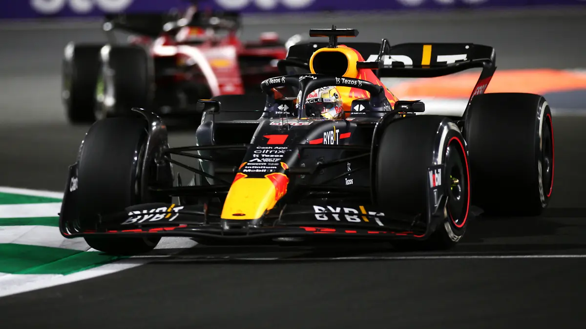 JEDDAH, SAUDI ARABIA - MARCH 27: Max Verstappen of the Netherlands driving the (1) Oracle Red Bull Racing RB18 leads Charles Leclerc of Monaco driving (16) the Ferrari F1-75 during the F1 Grand Prix of Saudi Arabia at the Jeddah Corniche Circuit on March 27, 2022 in Jeddah, Saudi Arabia. (Photo by Peter Fox/Getty Images)