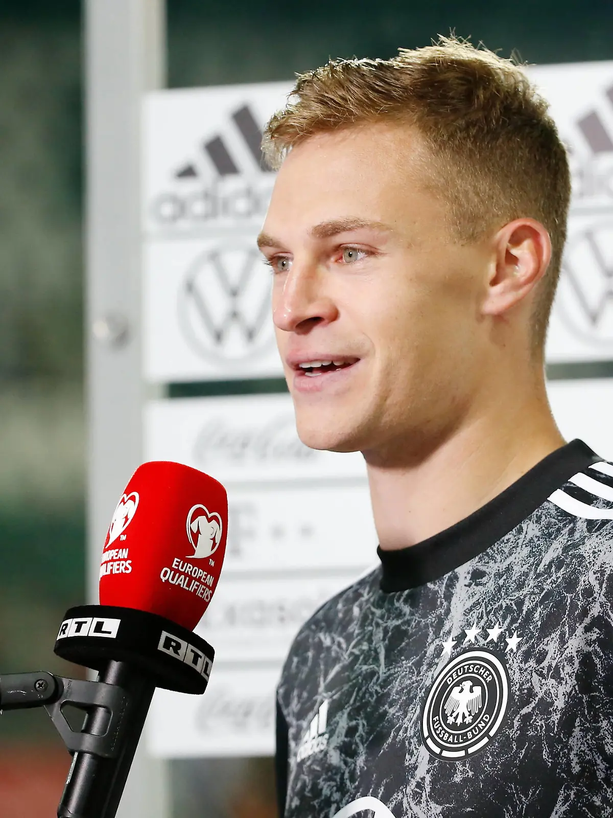 Foto Manuel Geisser 02.09.2021 St.Gallen : Kybunpark St. Gallen Saison 2021/2022 Herren Fussball WM Qualifikationsspiel Liechtenstein - Deutschland Joshua Kimmich Deutschland nach dem Spiel *** Photo Manuel Geisser 02 09 2021 St Gallen Kybunpark St Gallen Season 2021 2022 Men Football World Cup Qualifier Liechtenstein Germany Joshua Kimmich Germany after the match 